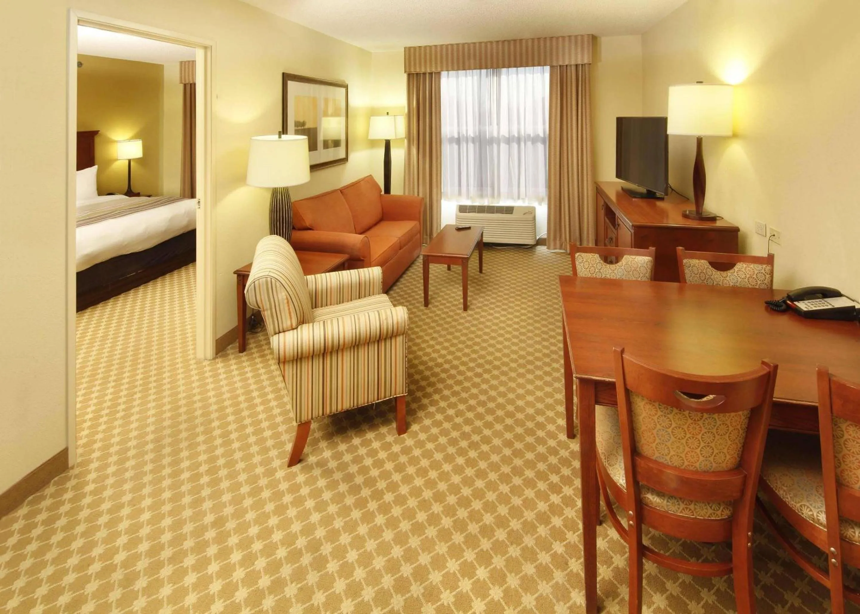 Bedroom, Bed in Country Inn & Suites by Radisson, Crystal Lake, IL