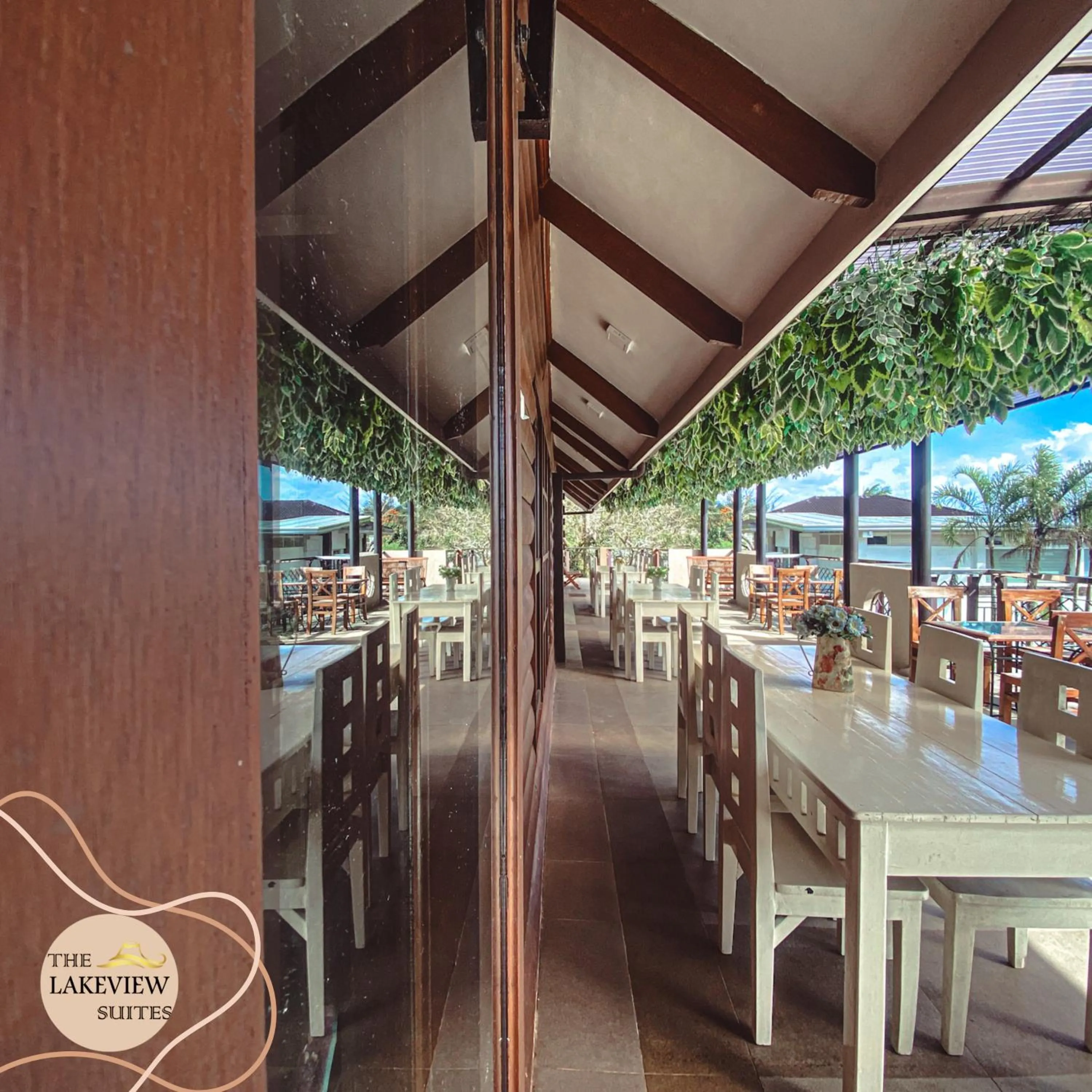 Restaurant/places to eat in The Lakeview Suites