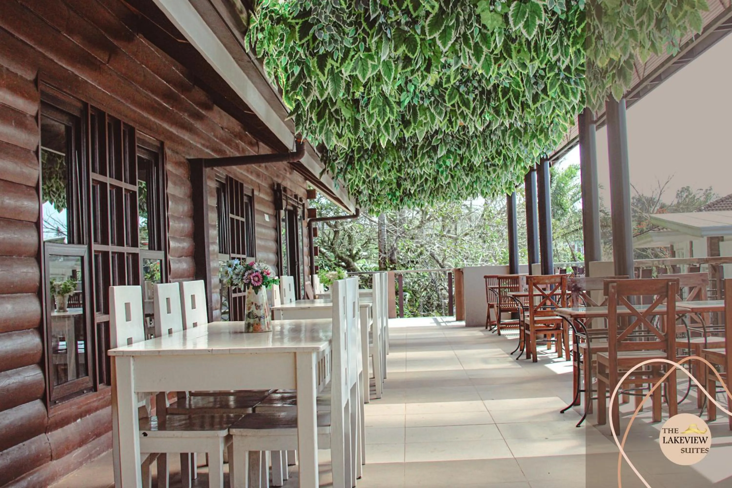 Restaurant/places to eat in The Lakeview Suites