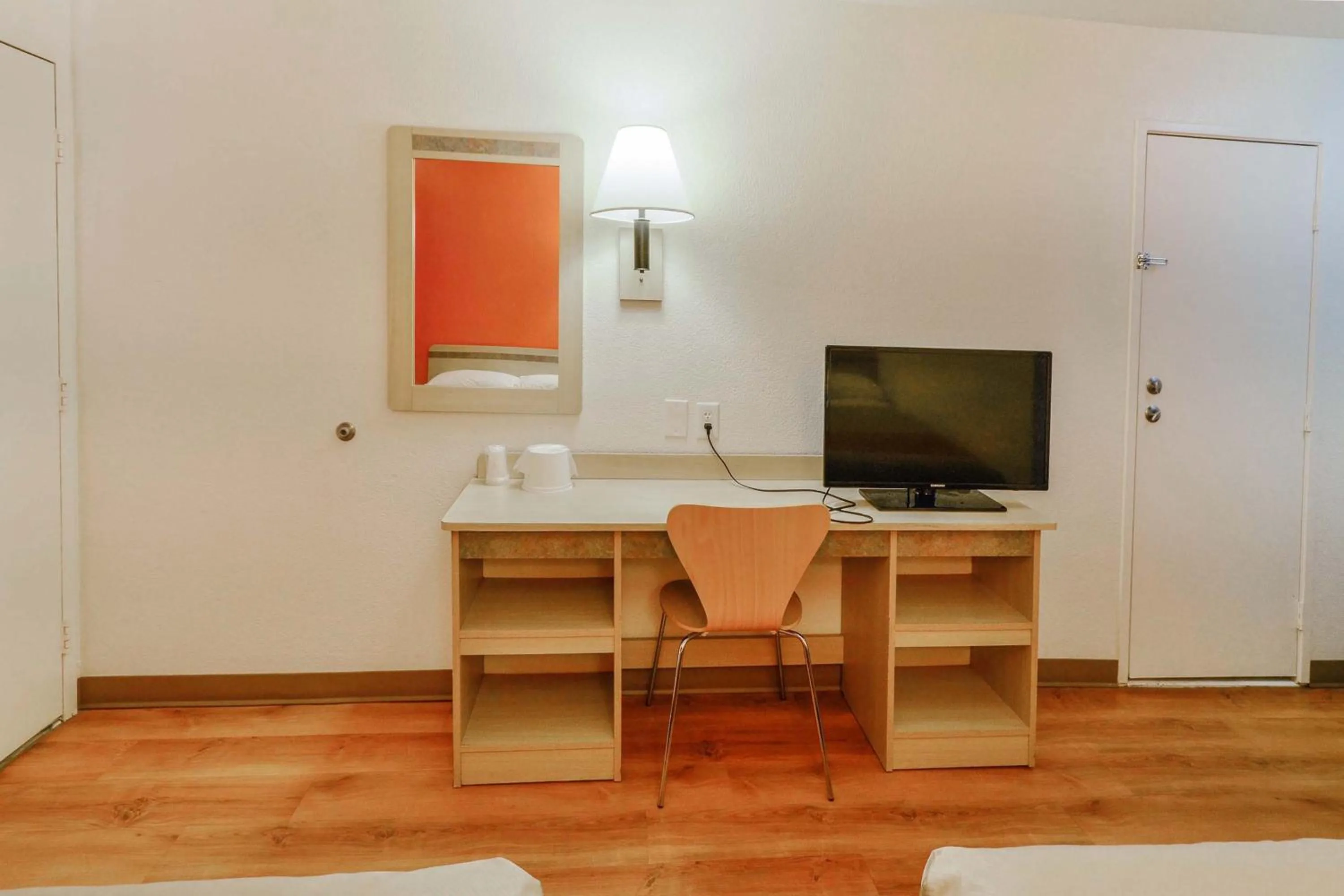 TV and multimedia in Motel 6-Huntsville, TX