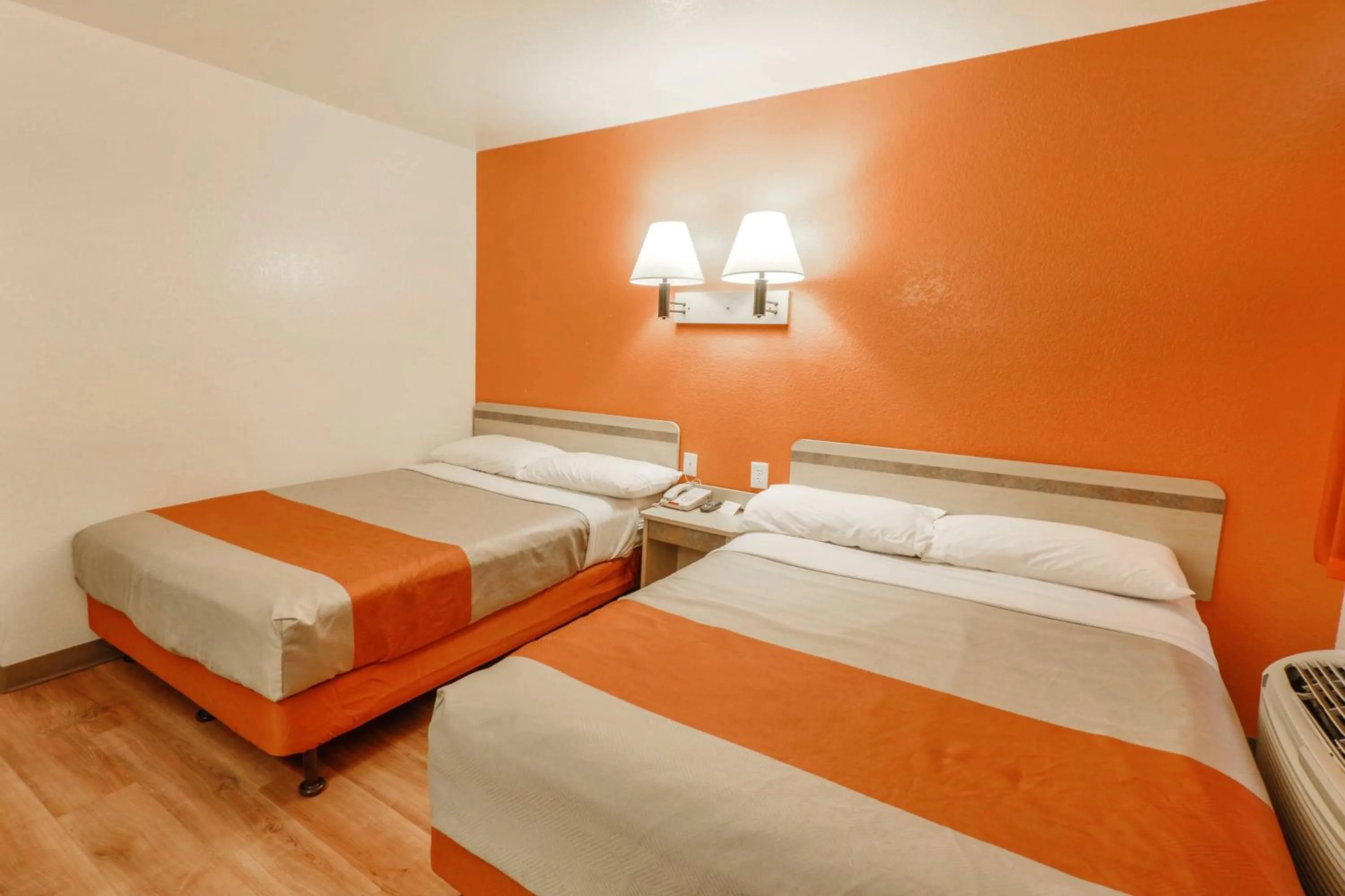 Bedroom, Bed in Motel 6-Huntsville, TX