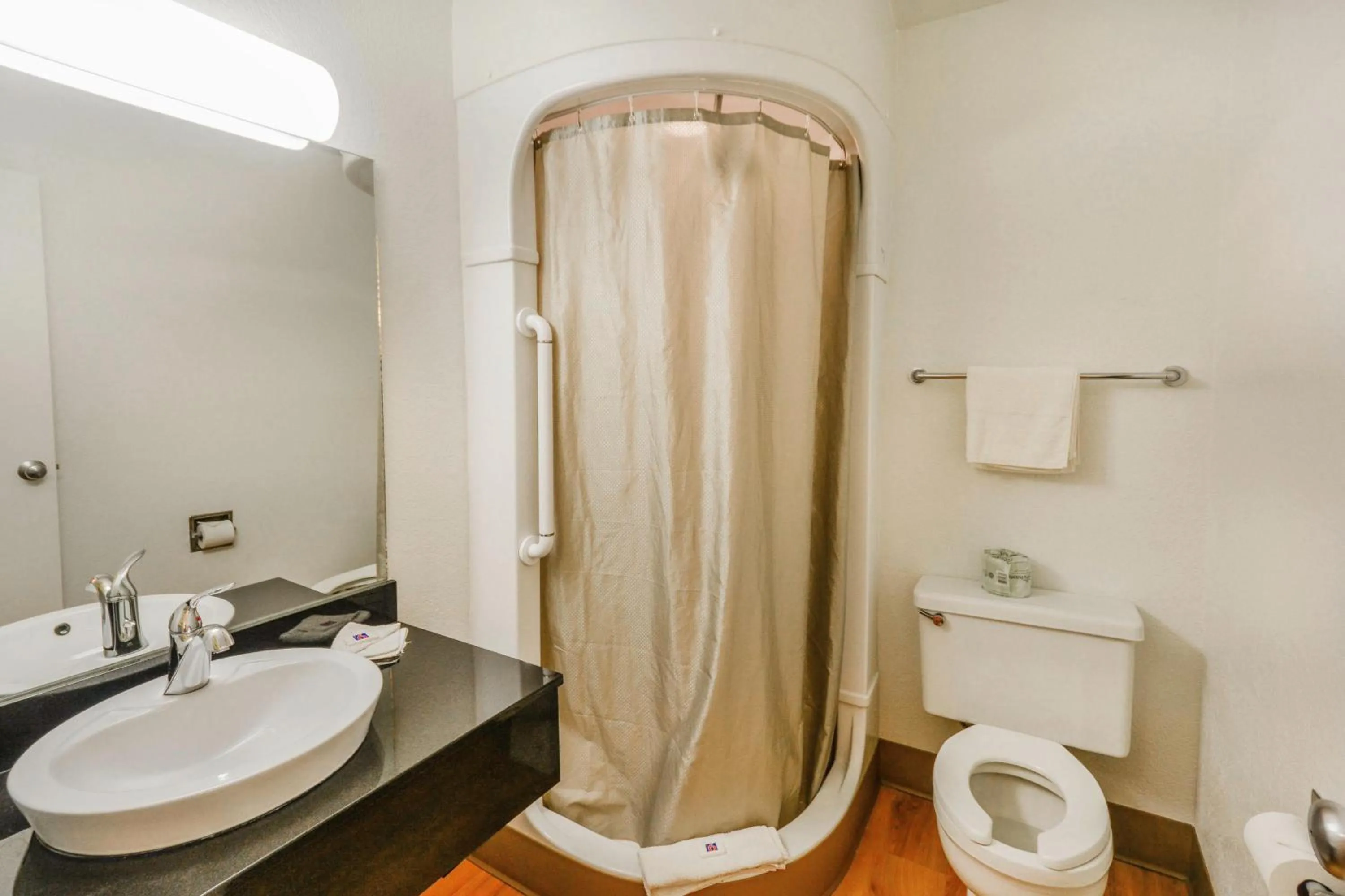 Bedroom in Motel 6-Huntsville, TX