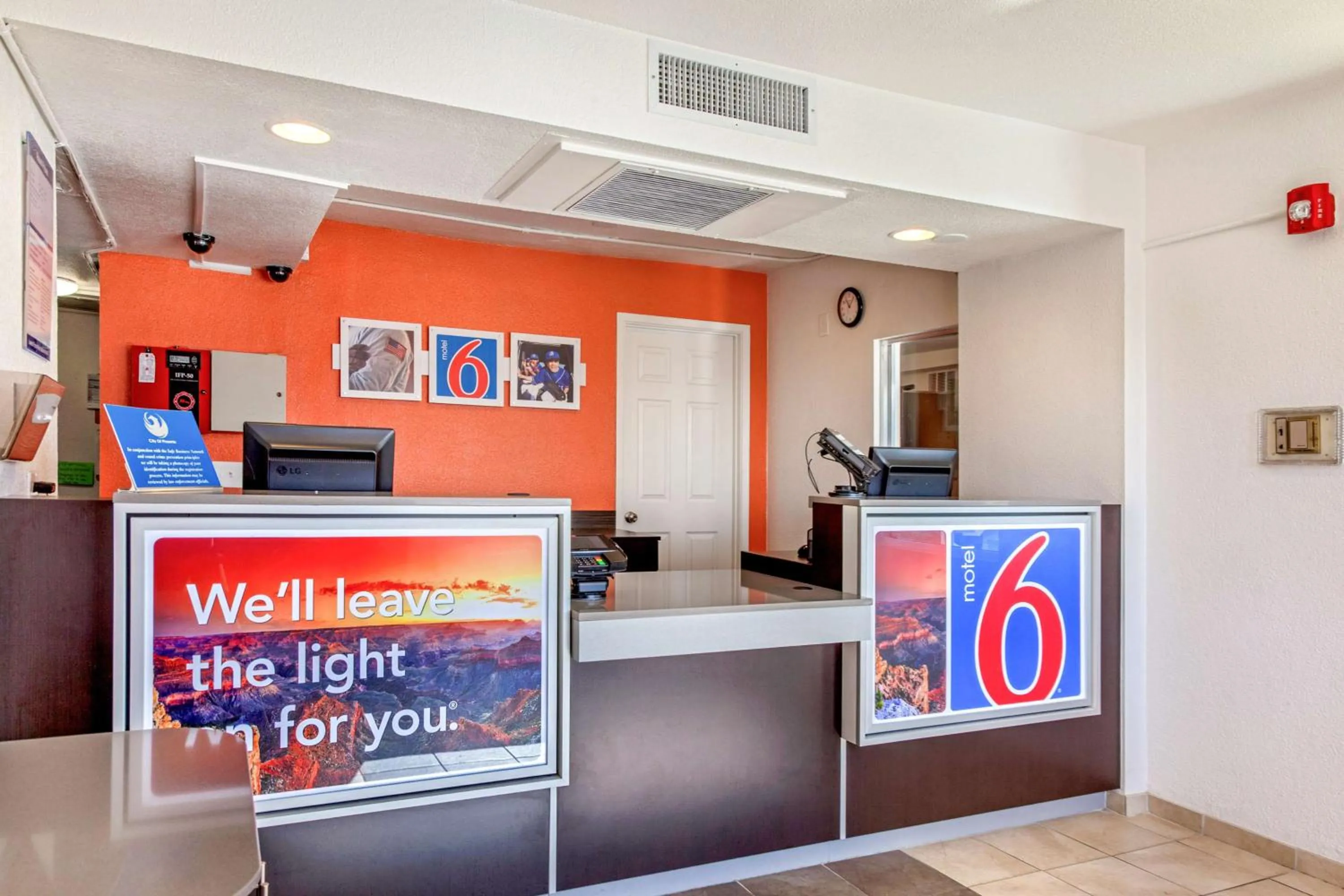 Lobby or reception in Motel 6-Phoenix, AZ - North Bell Road