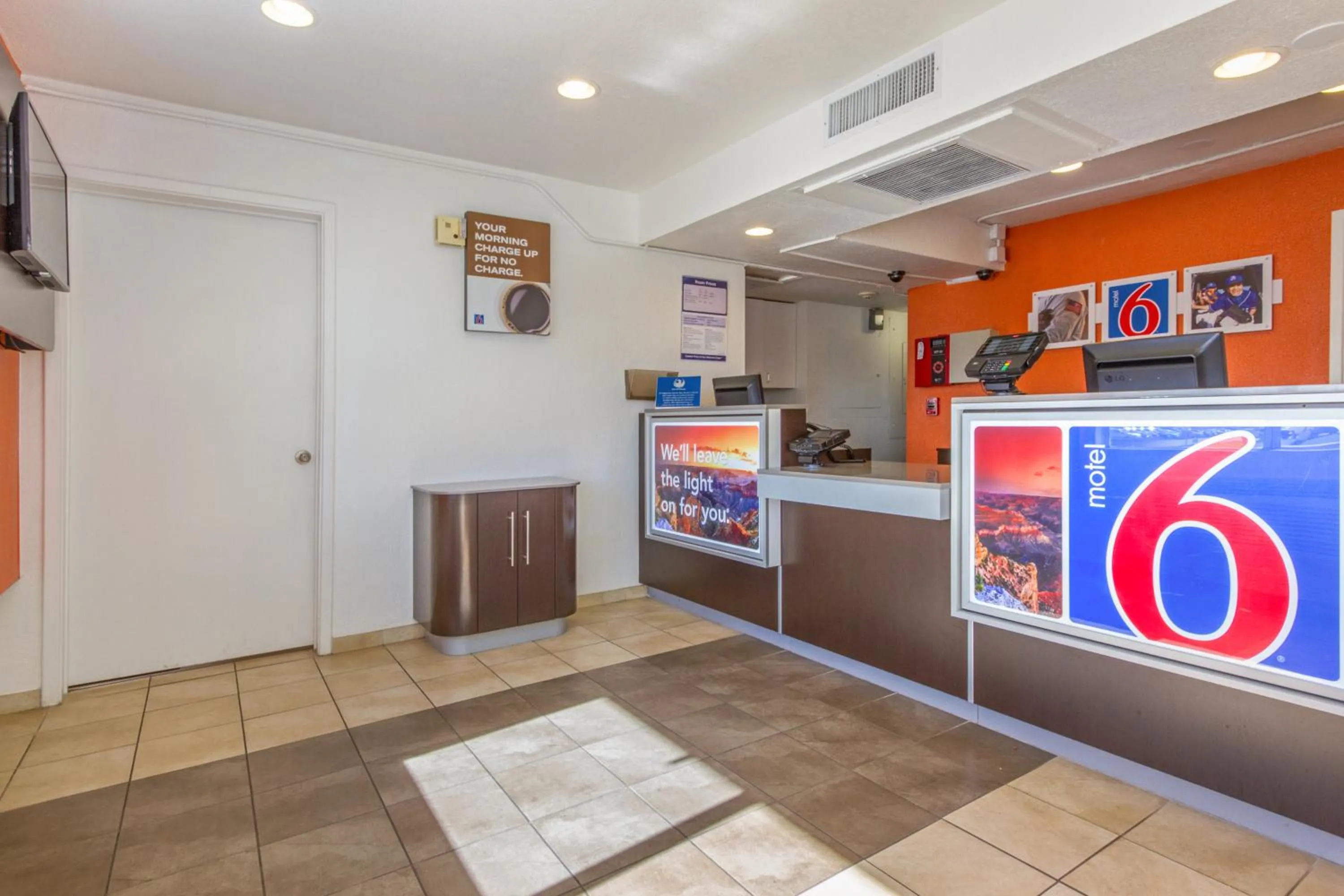 Lobby or reception in Motel 6-Phoenix, AZ - North Bell Road