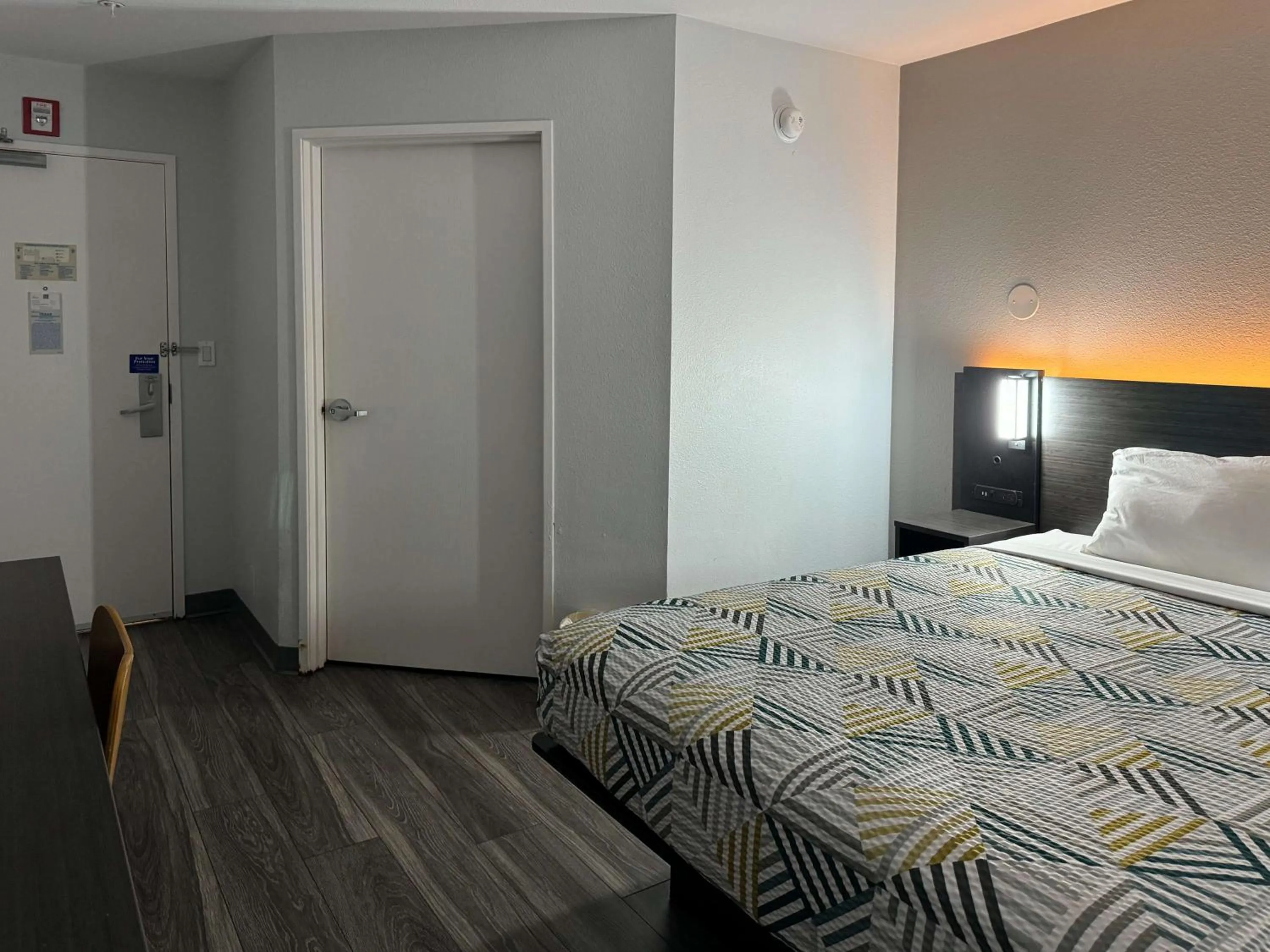 Bedroom, Bed in Motel 6-Brownsville, TX