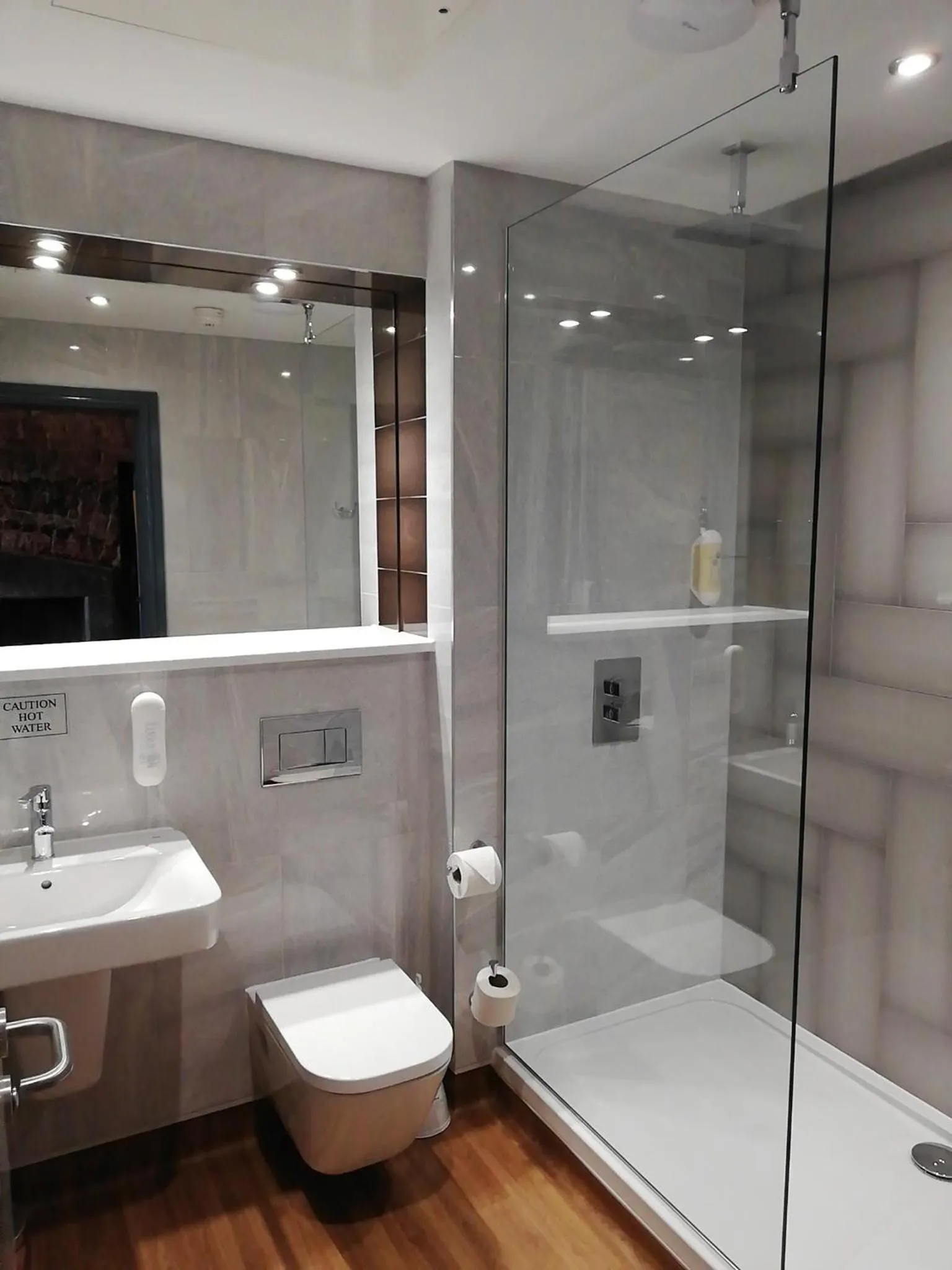 Shower in The Old Borough Hotel - Wetherspoon