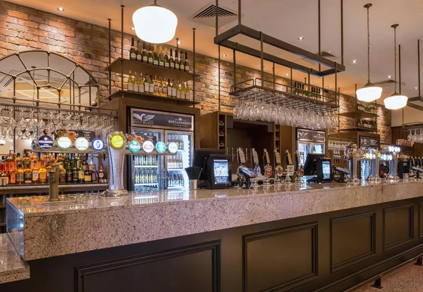 Lounge or bar in The Old Borough Hotel - Wetherspoon