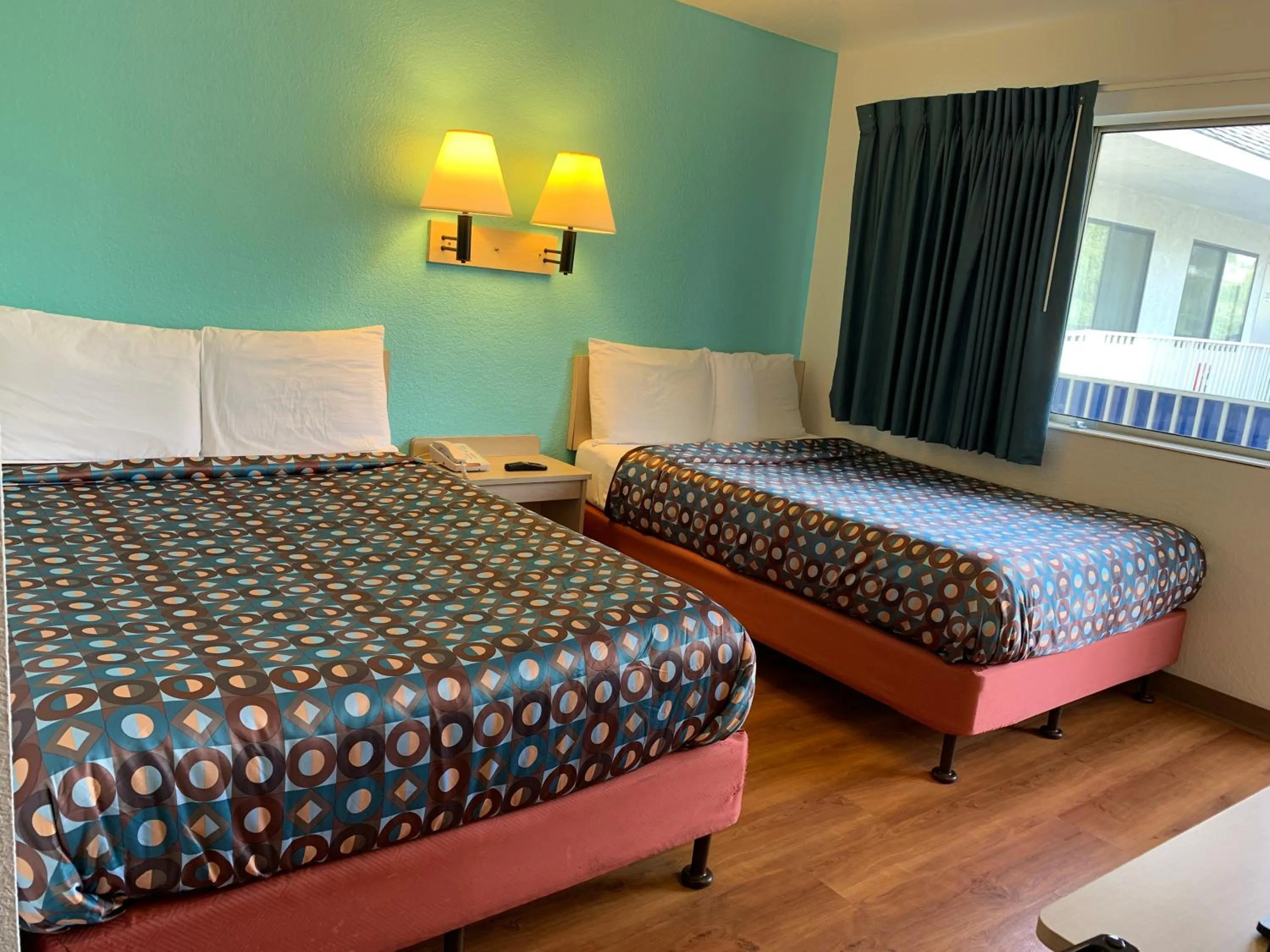 Photo of the whole room, Bed in Vagabond Inn Sylmar