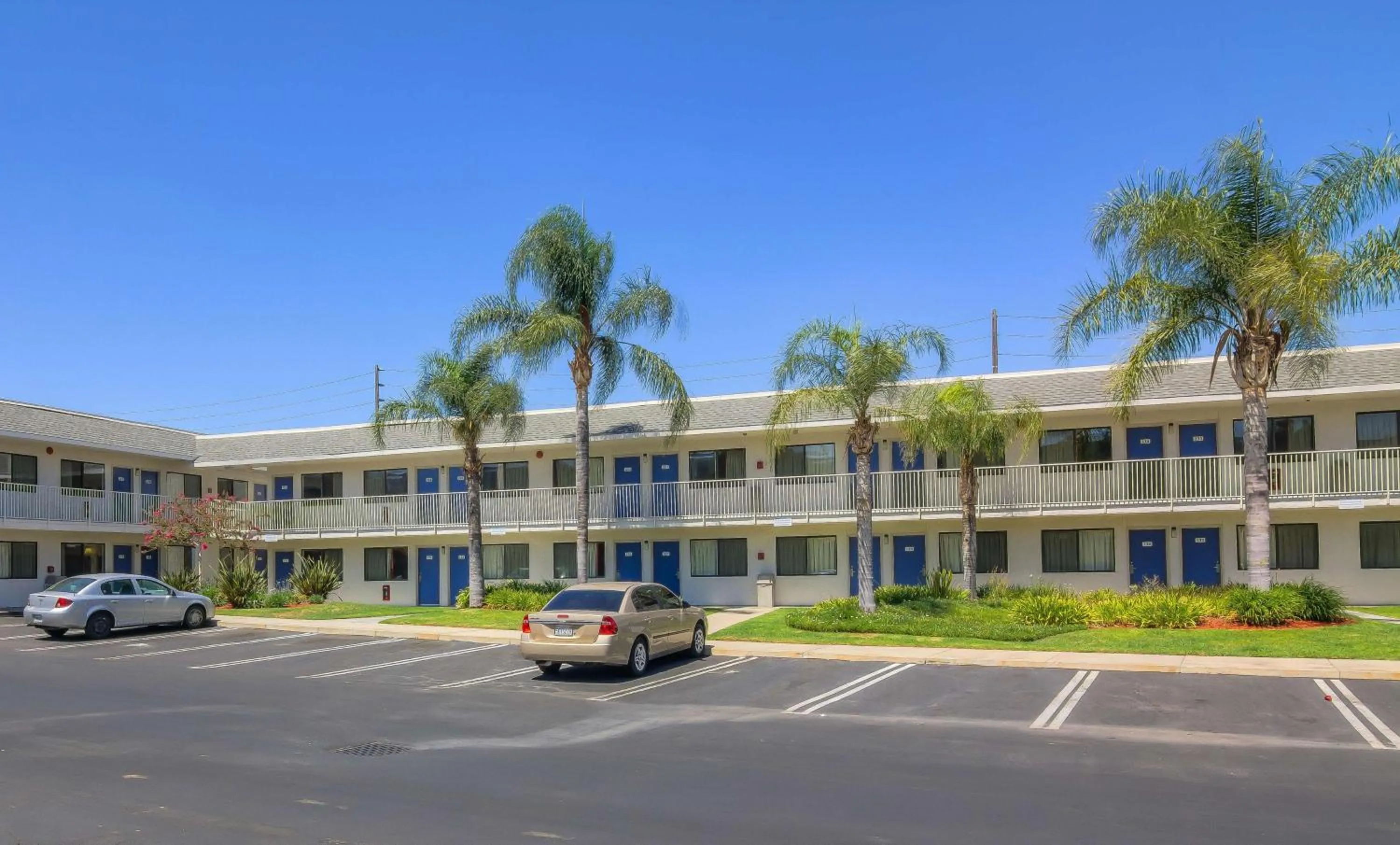 Property building in Vagabond Inn Sylmar