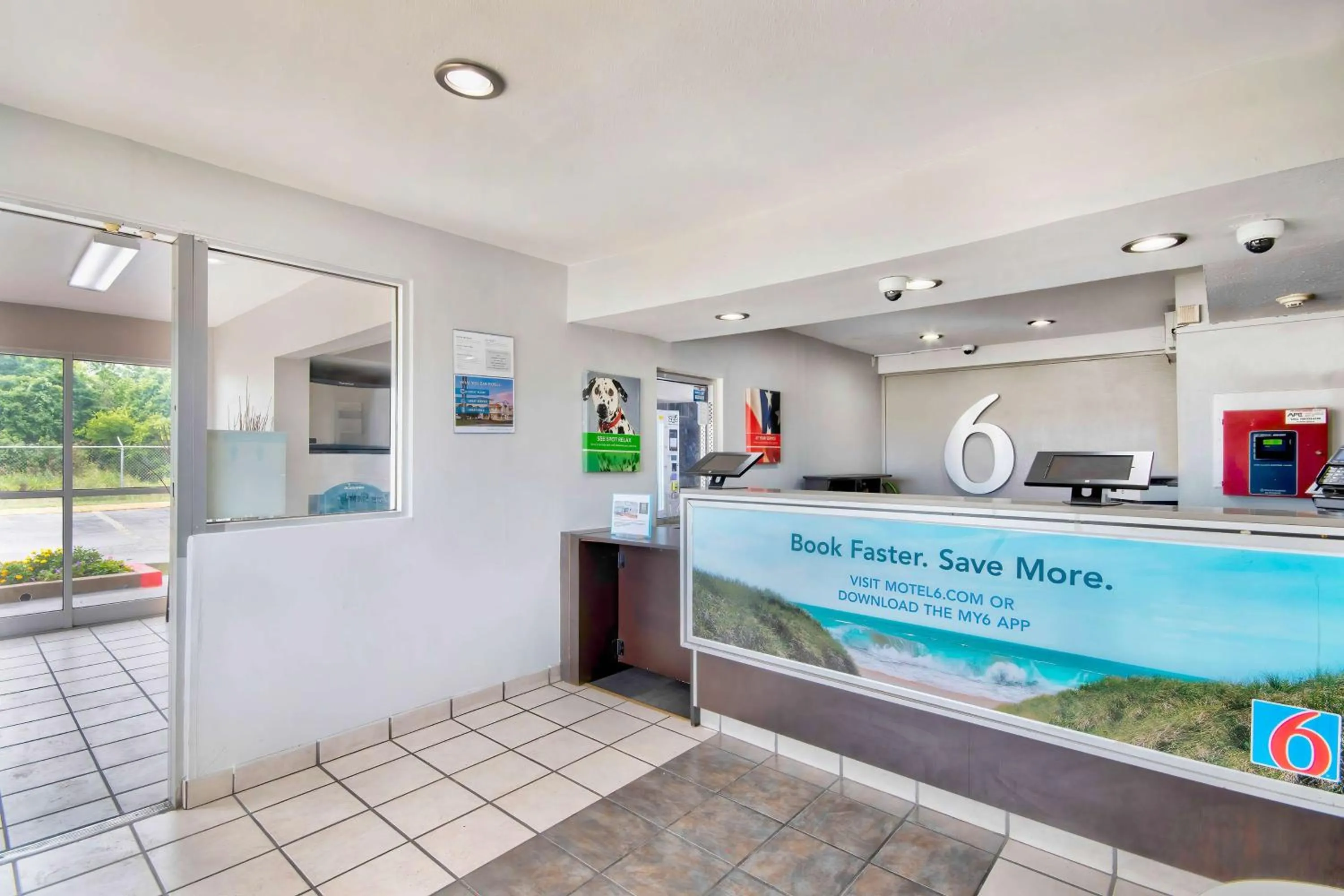 Lobby or reception in Motel 6-Austin, TX - North