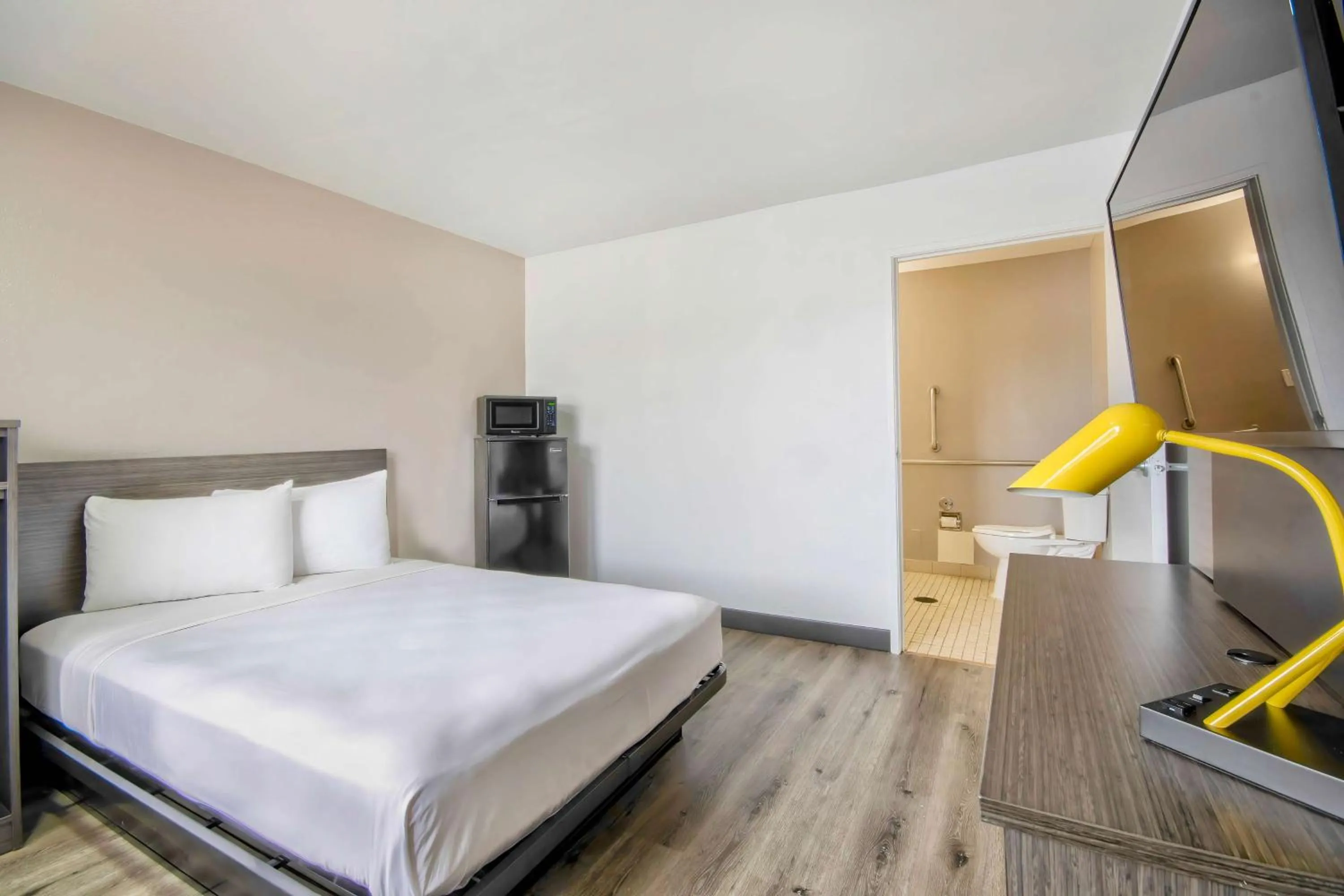 Bedroom, Bed in Motel 6-Austin, TX - North