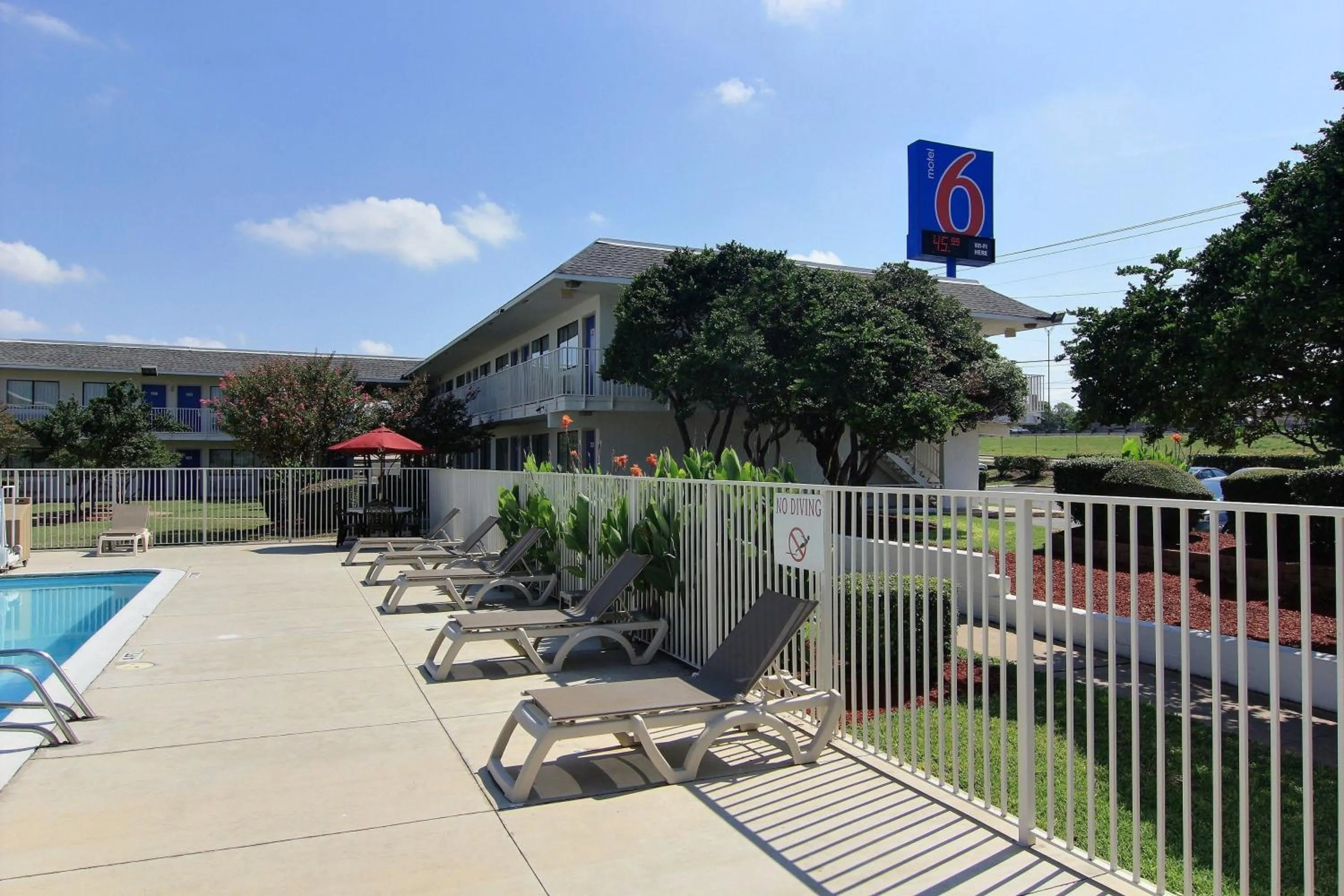 Facade/entrance in Motel 6-Austin, TX - North