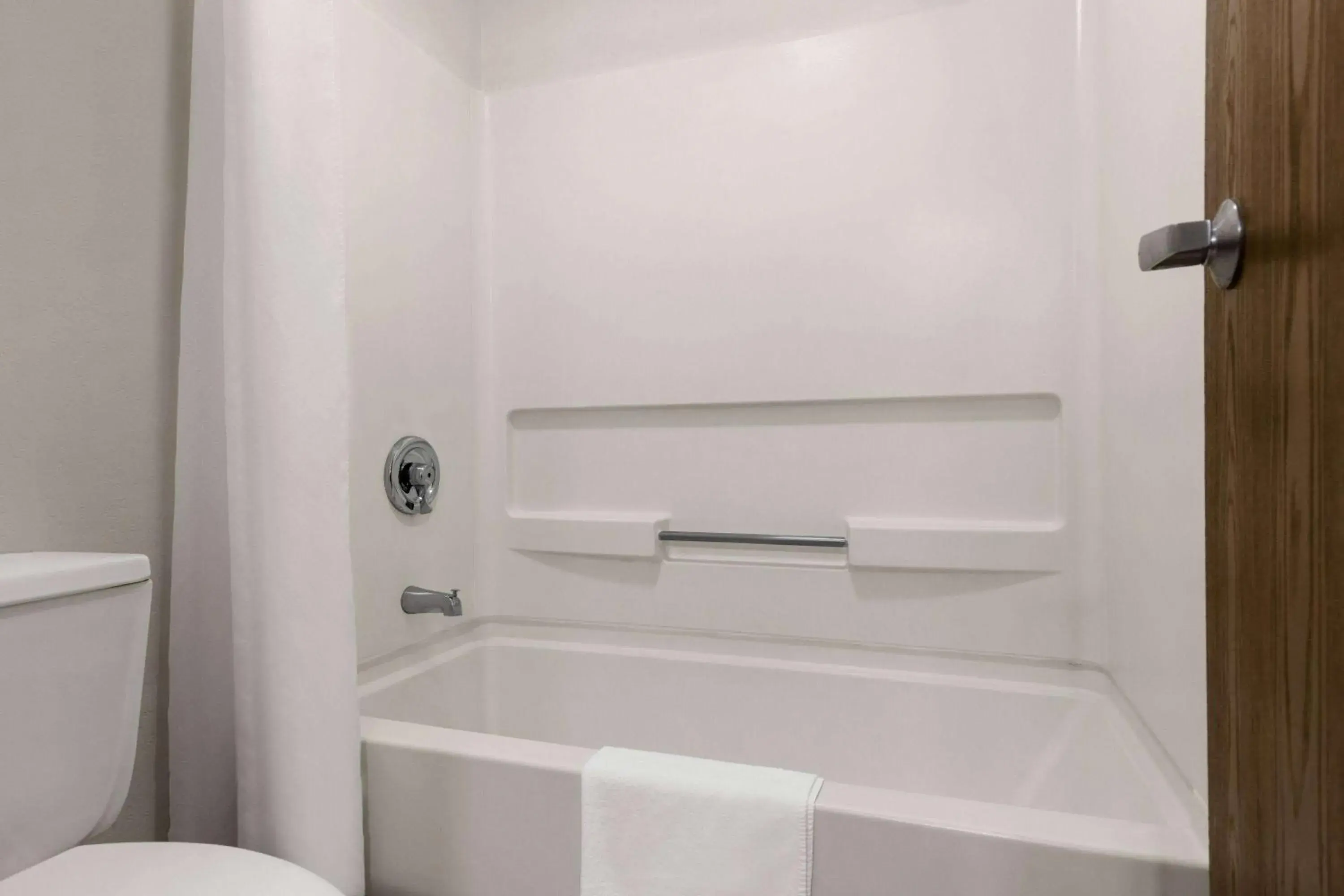 Queen Studio Suite - Non-Smoking in Super 8 by Wyndham Joliet I-55 N/Chicago Queen Studio Suite - Non-Smoking in Super 8 by Wyndham Joliet I-55 N/Chicago