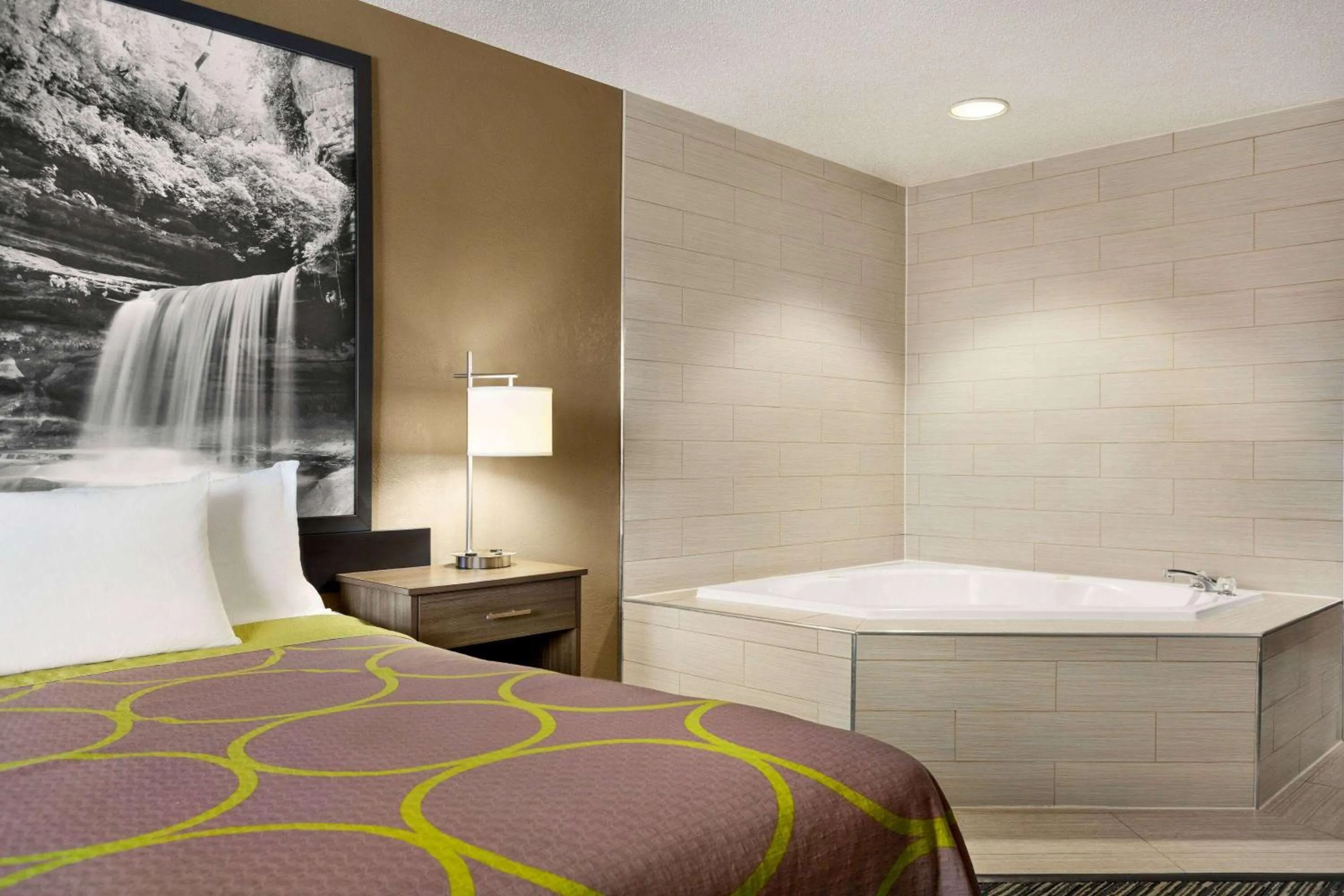 Photo of the whole room, Bed in Super 8 by Wyndham Joliet I-55 N/Chicago