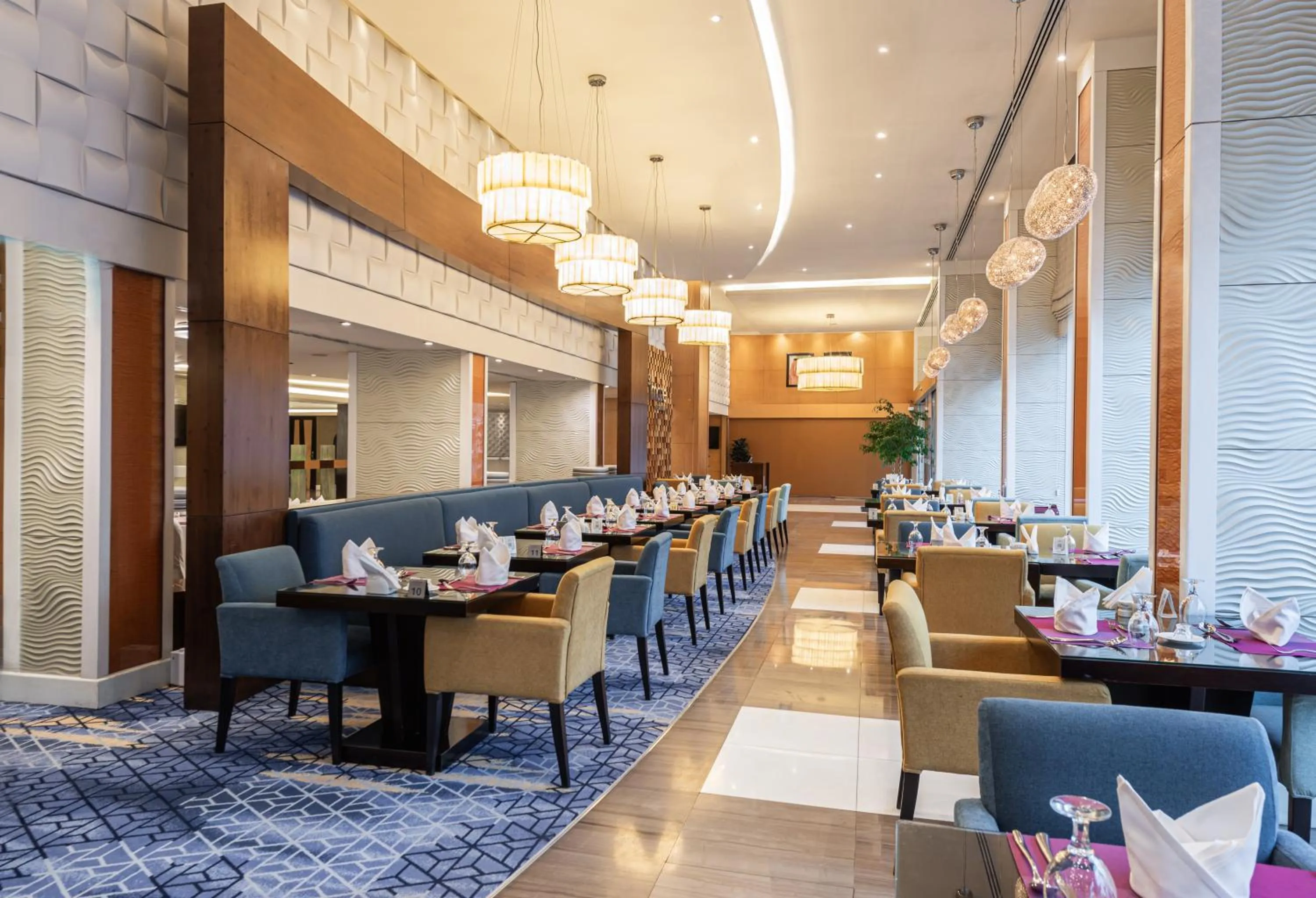 Restaurant/places to eat in Novotel Suites Riyadh Olaya