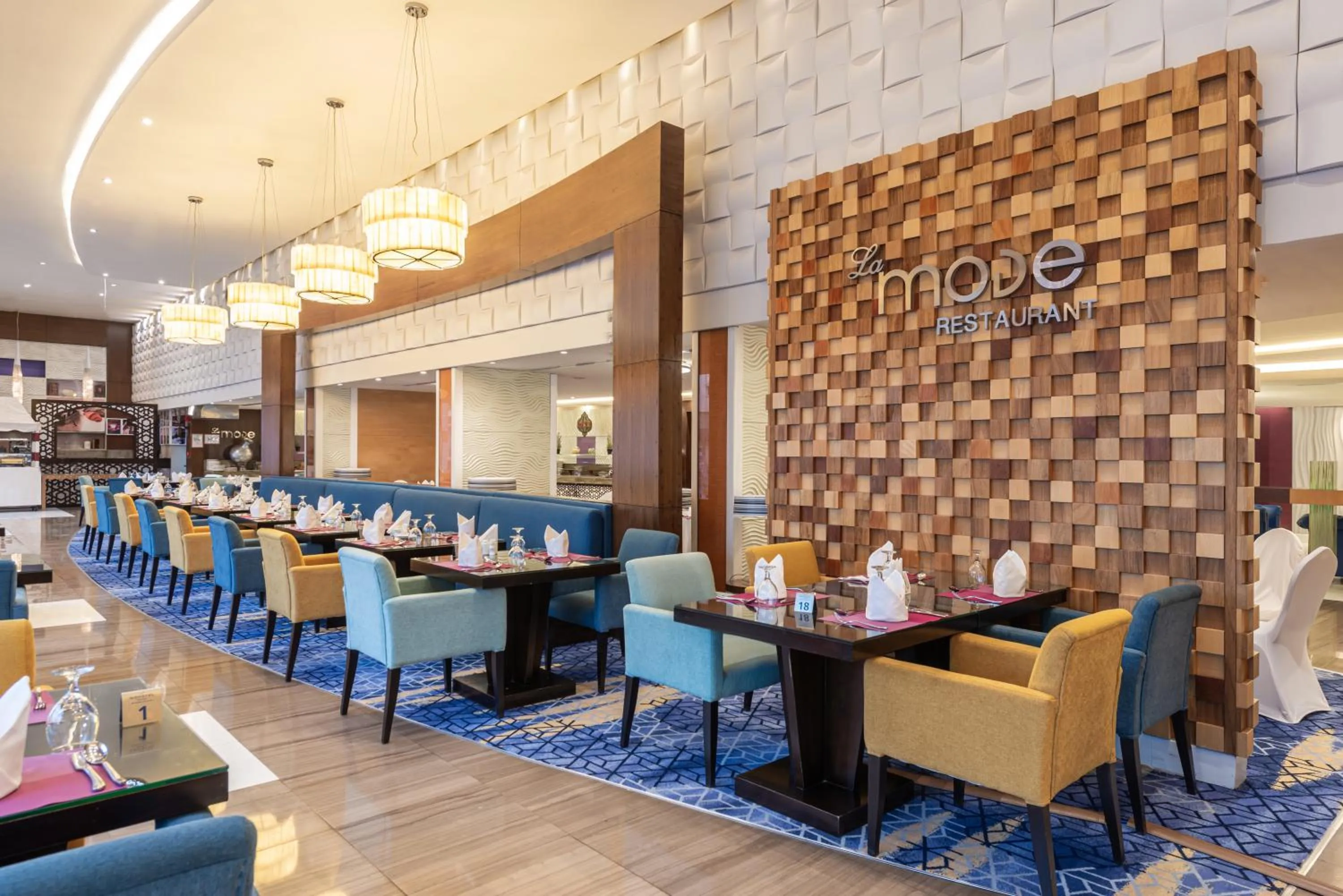 Restaurant/places to eat in Novotel Suites Riyadh Olaya