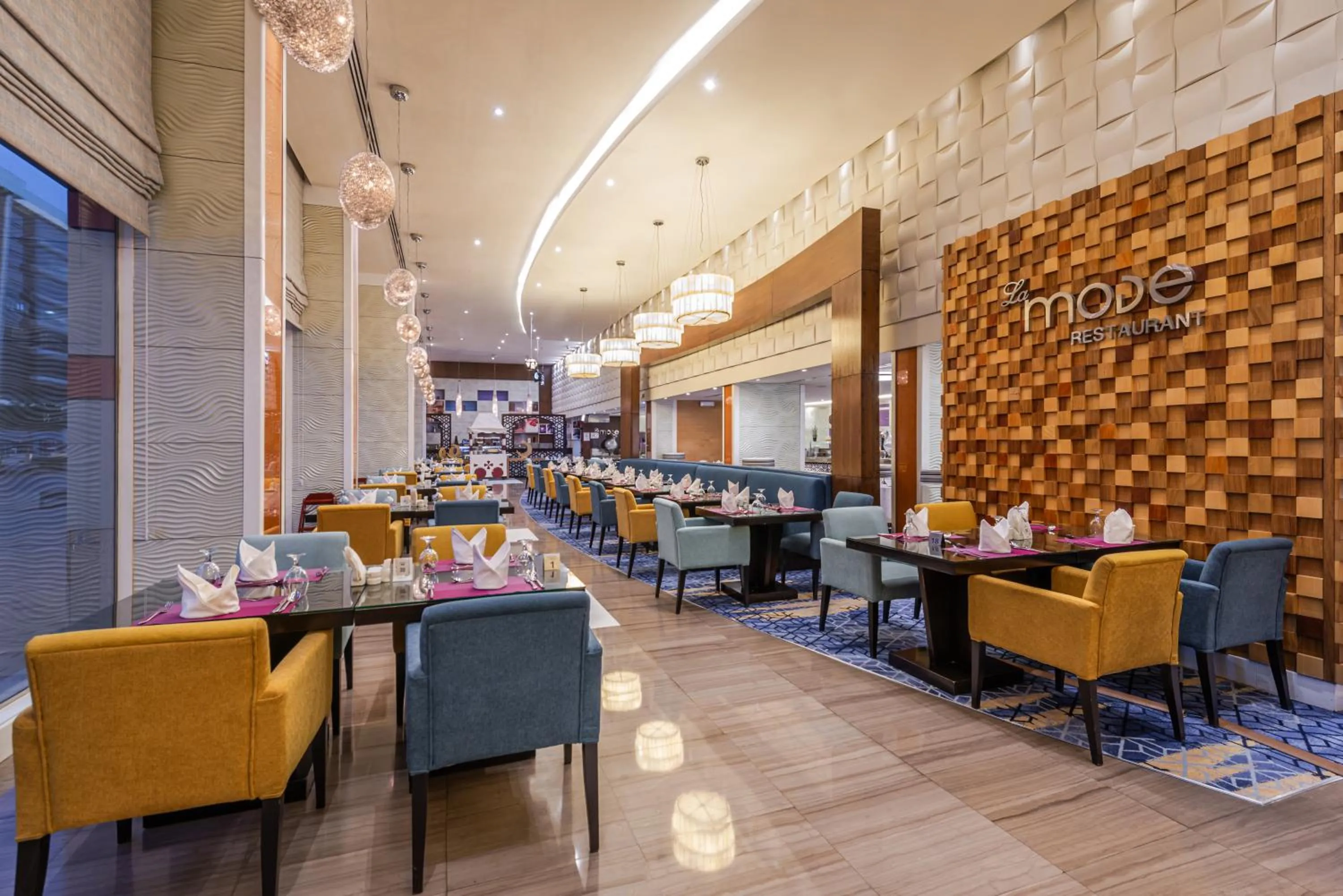 Restaurant/places to eat in Novotel Suites Riyadh Olaya
