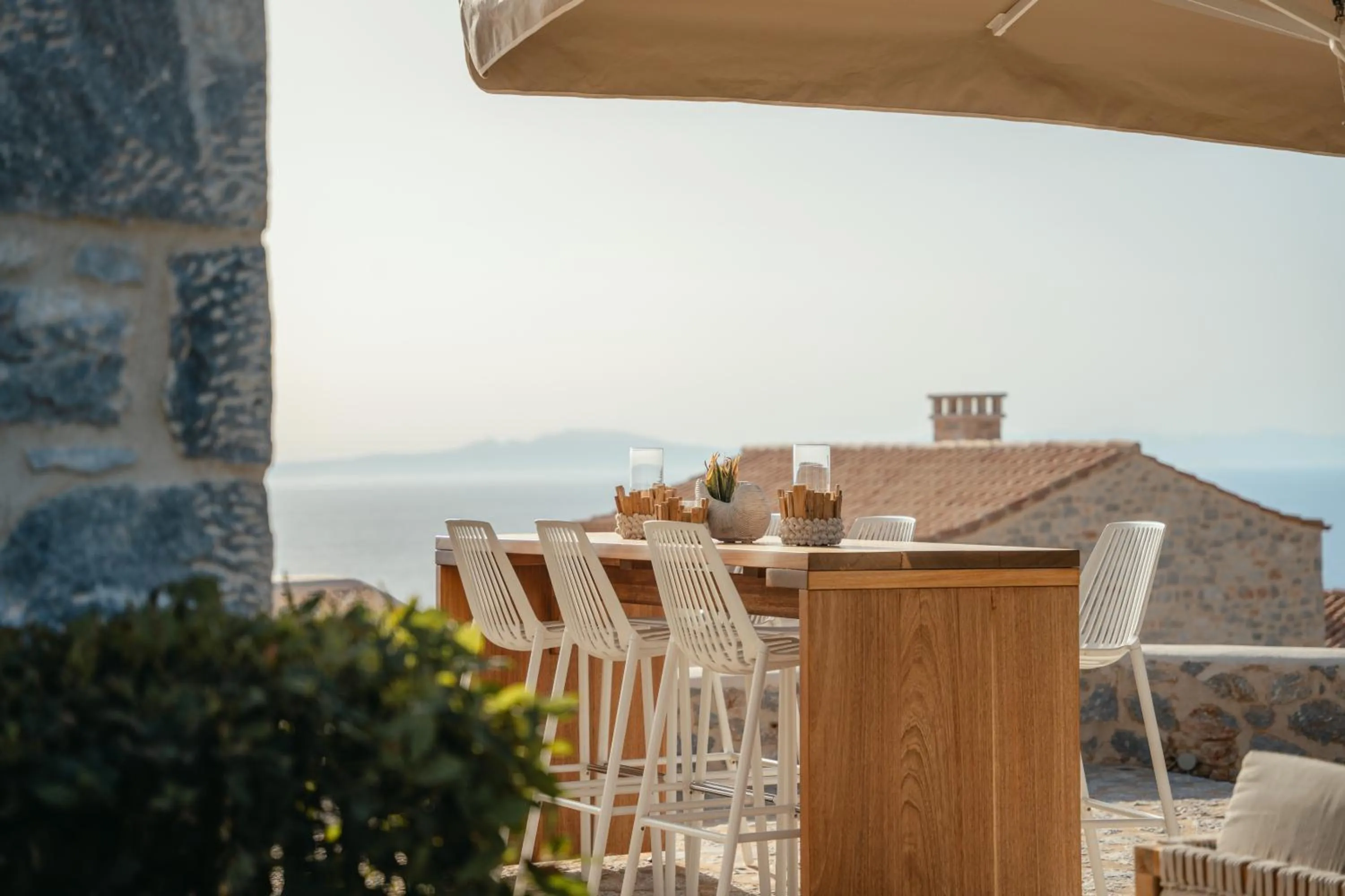 BASSA MAINA Villas & Suites