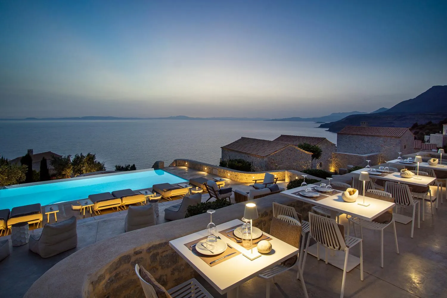 BASSA MAINA Villas & Suites