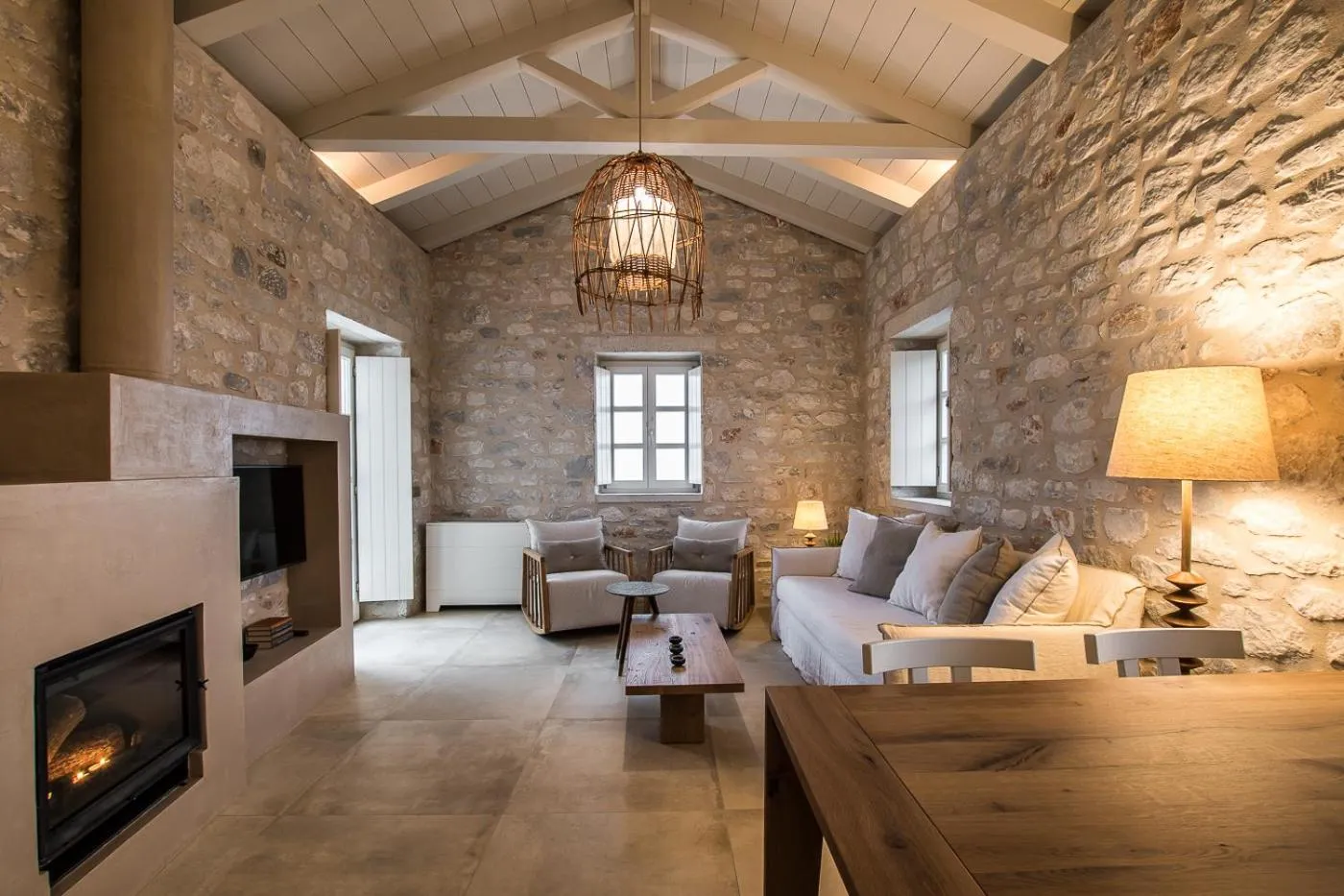 BASSA MAINA Villas & Suites