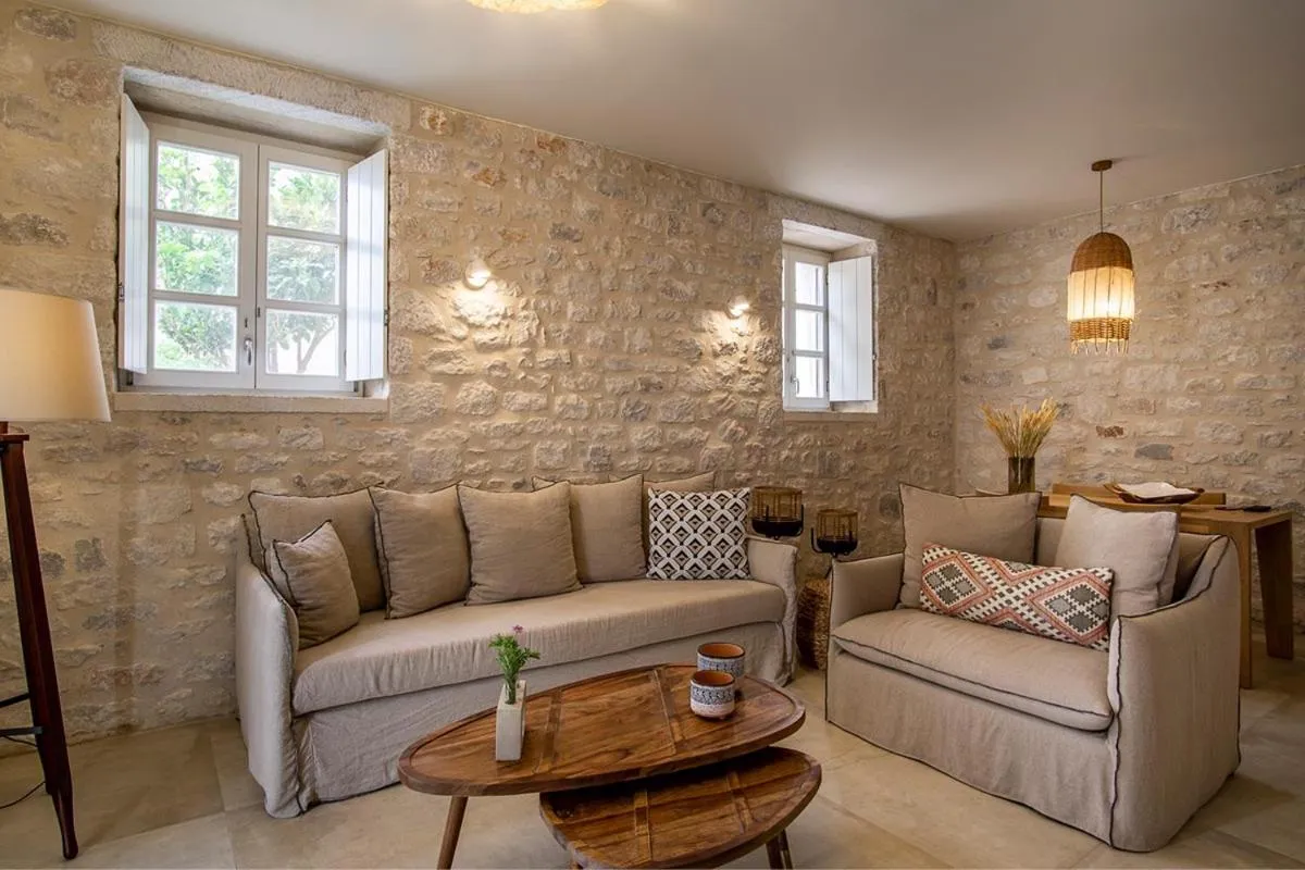 BASSA MAINA Villas & Suites