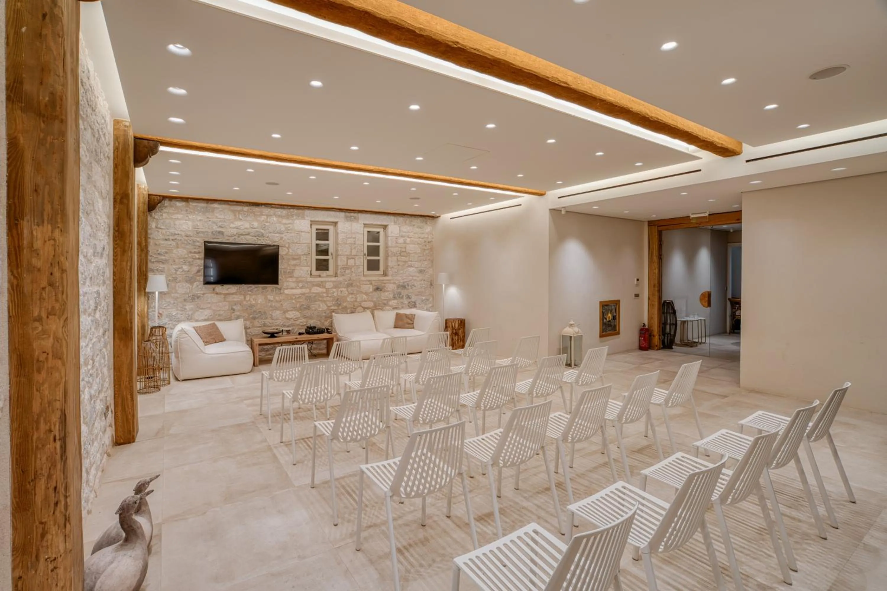 BASSA MAINA Villas & Suites