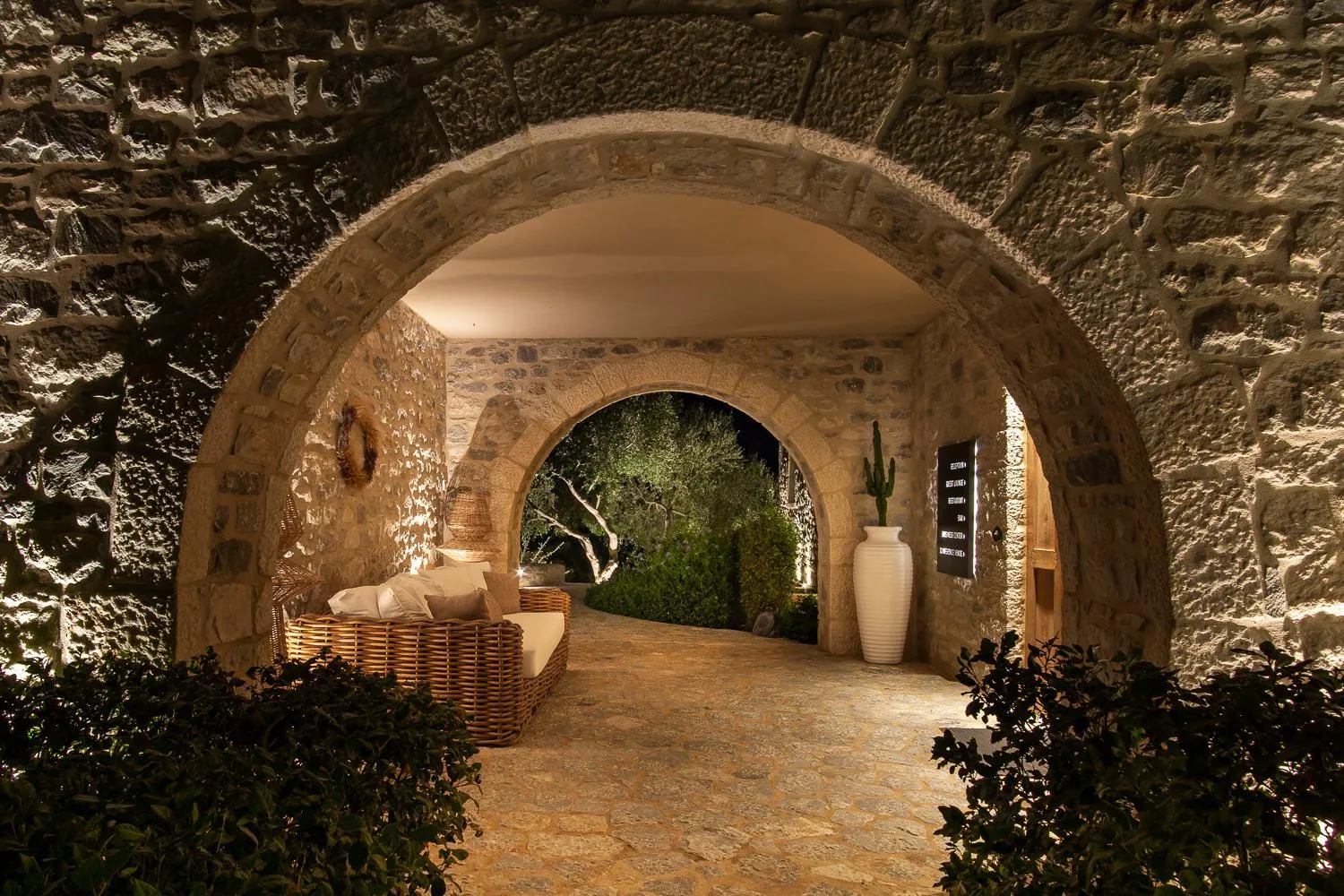 BASSA MAINA Villas & Suites