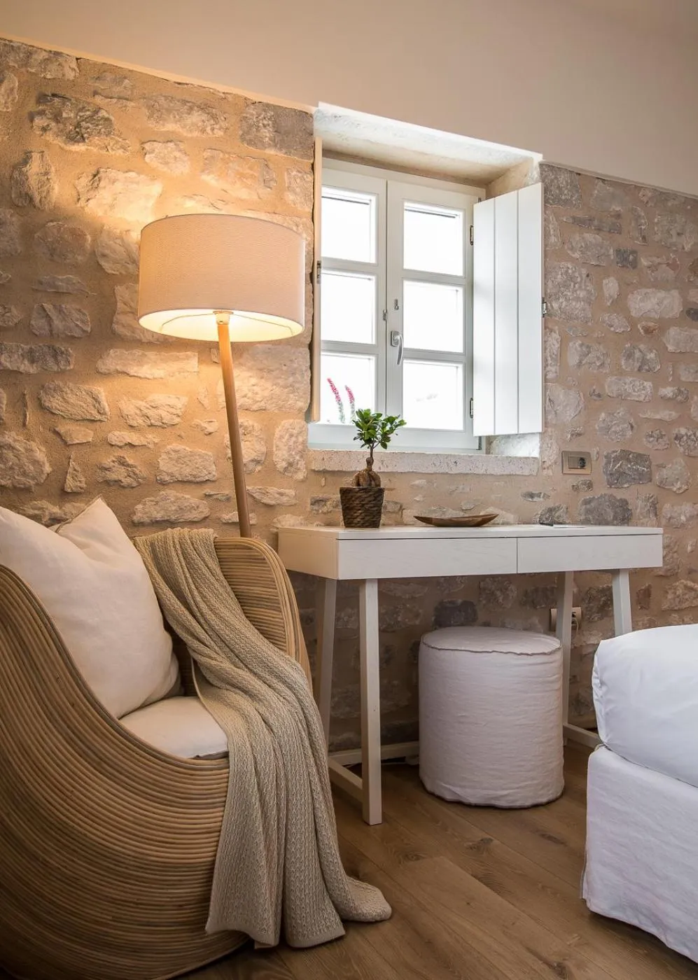 BASSA MAINA Villas & Suites