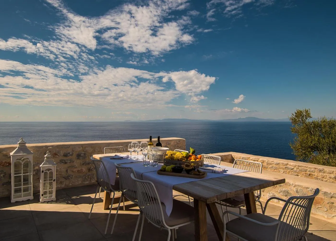 BASSA MAINA Villas & Suites