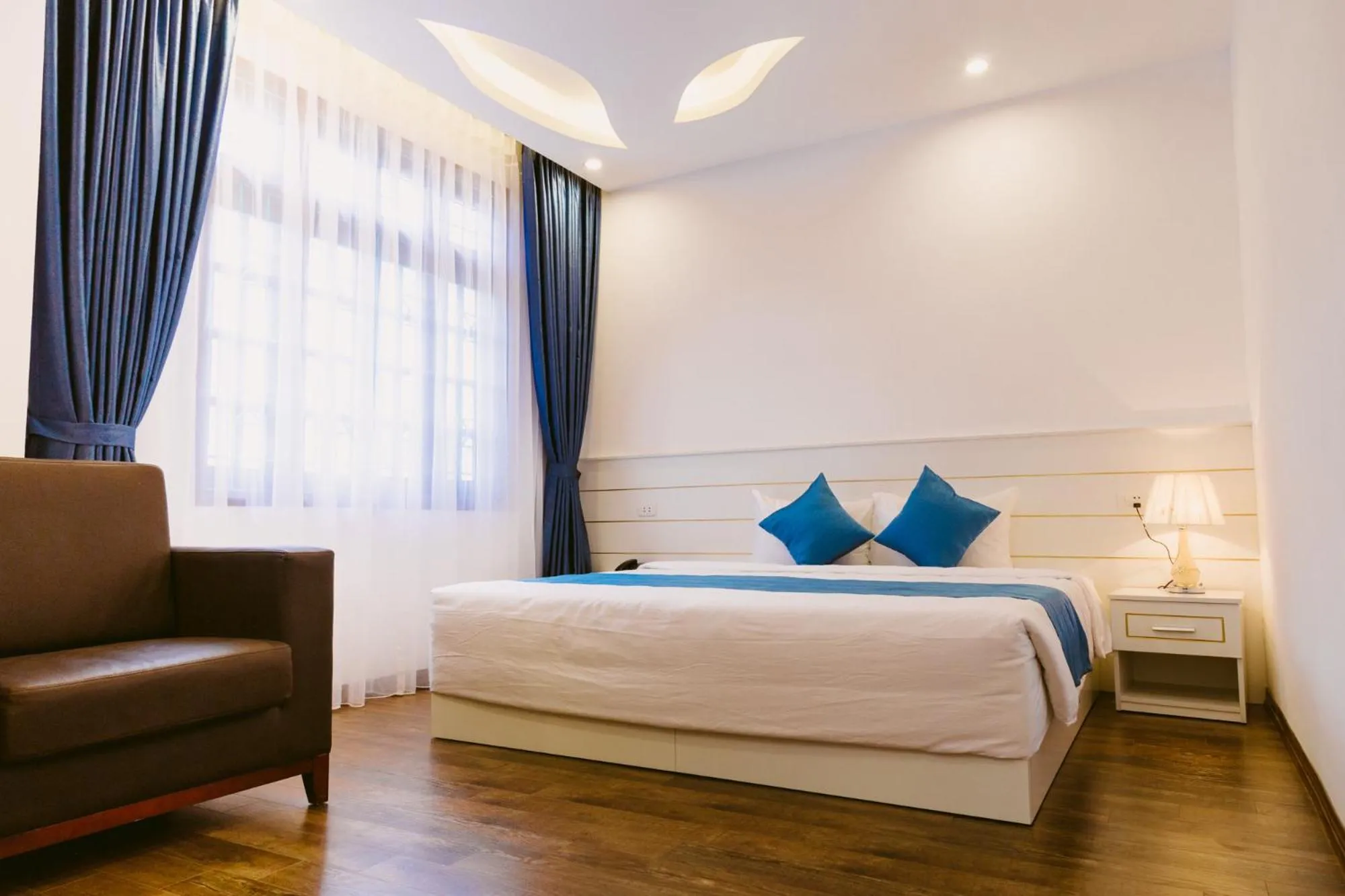 Photo of the whole room, Bed in Windsor Hotel Son La