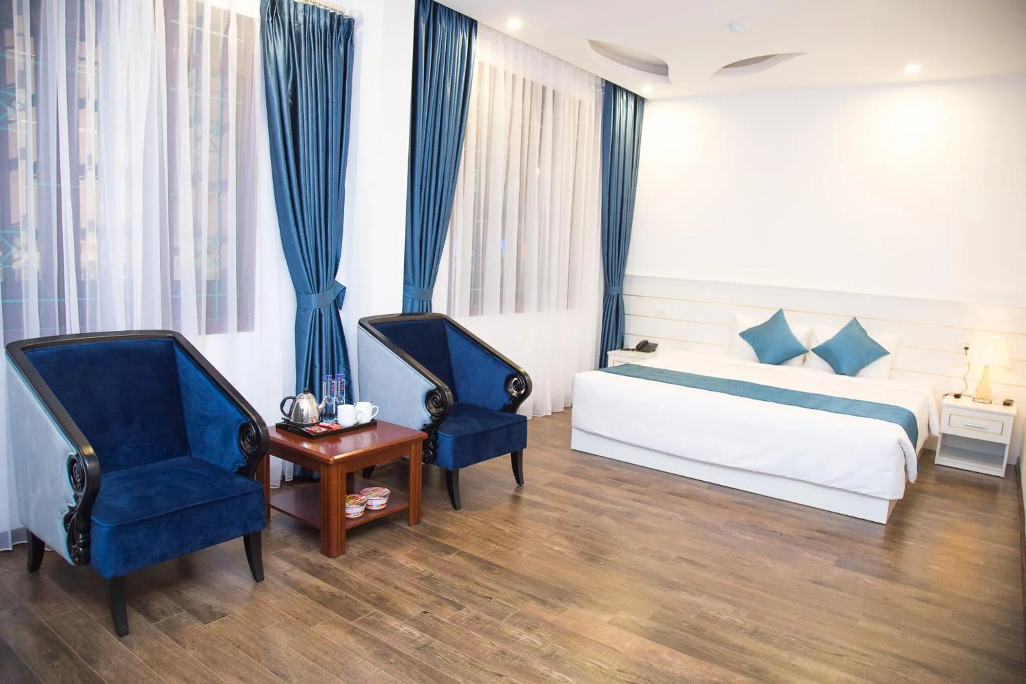 Seating area, Bed in Windsor Hotel Son La