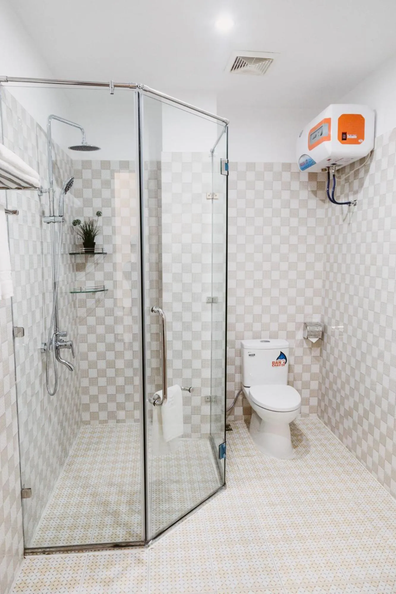 Shower in Windsor Hotel Son La