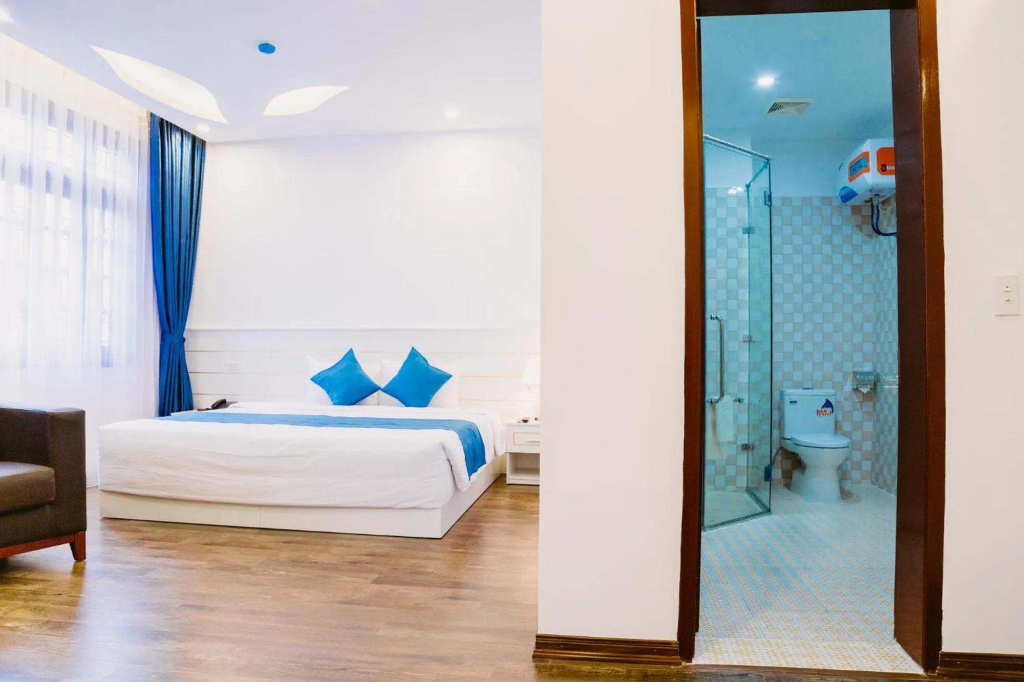 Photo of the whole room, Bed in Windsor Hotel Son La