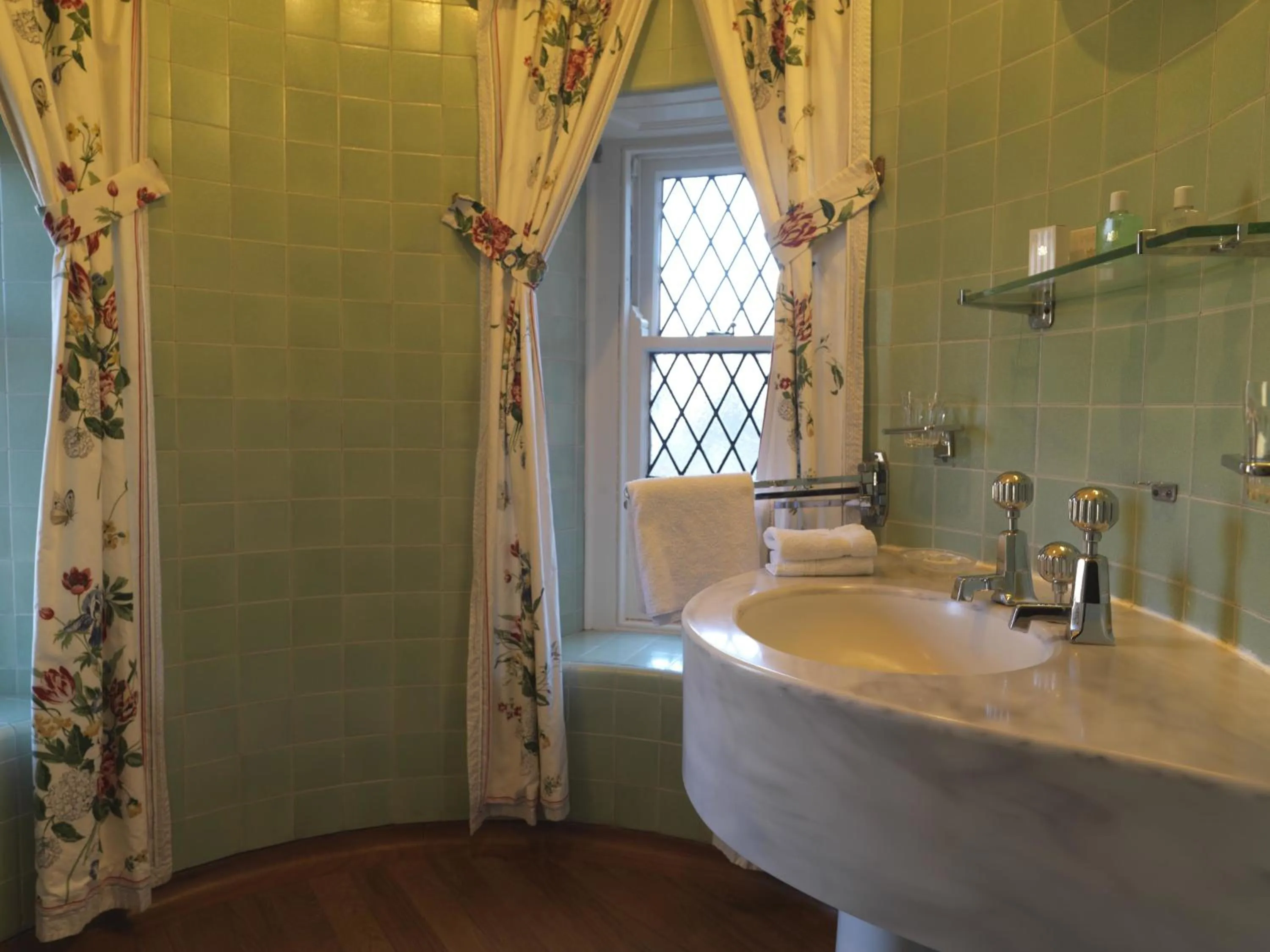 Shower in Ballathie House Hotel