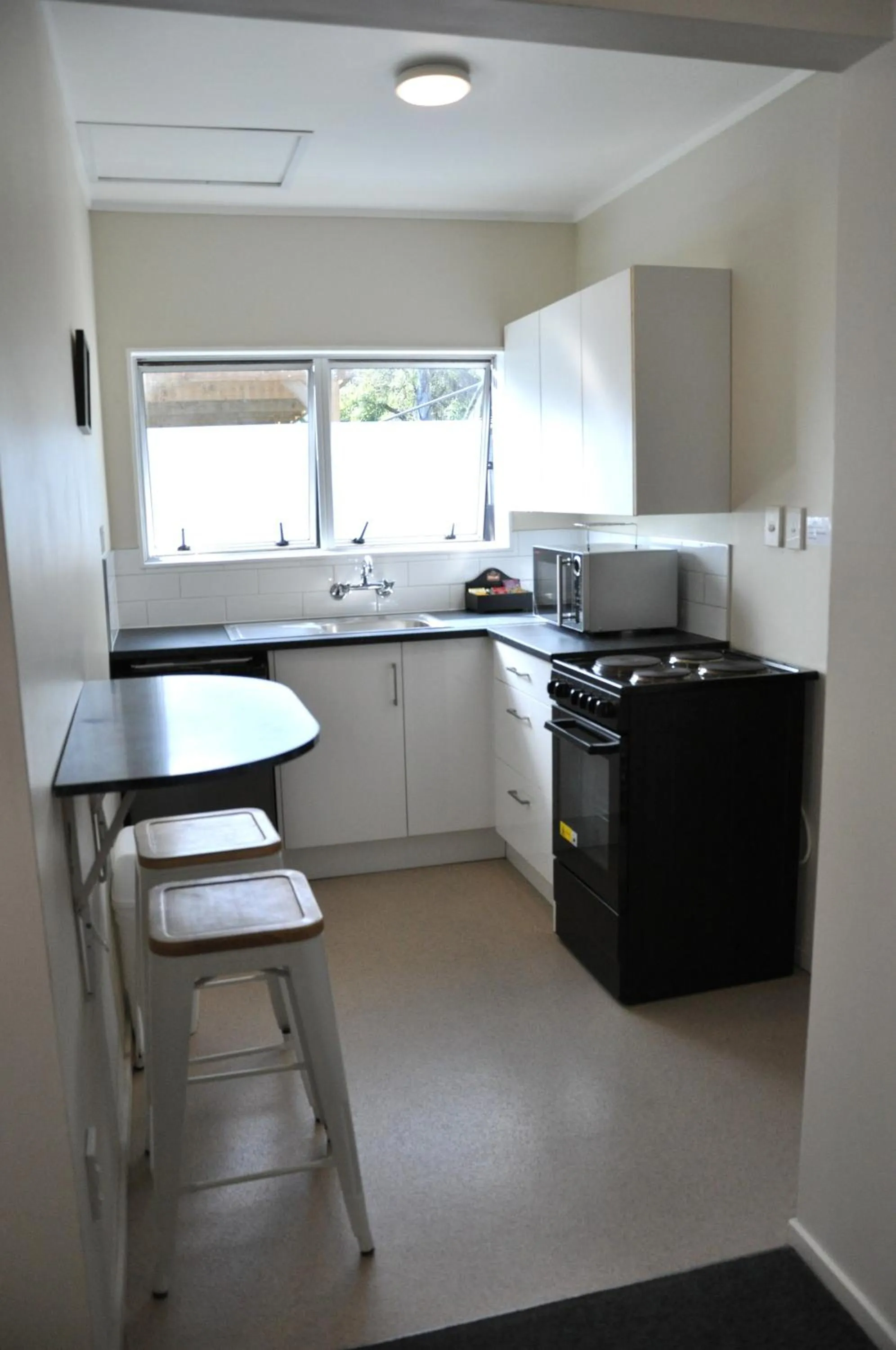 Kitchen or kitchenette in Balmoral Motel