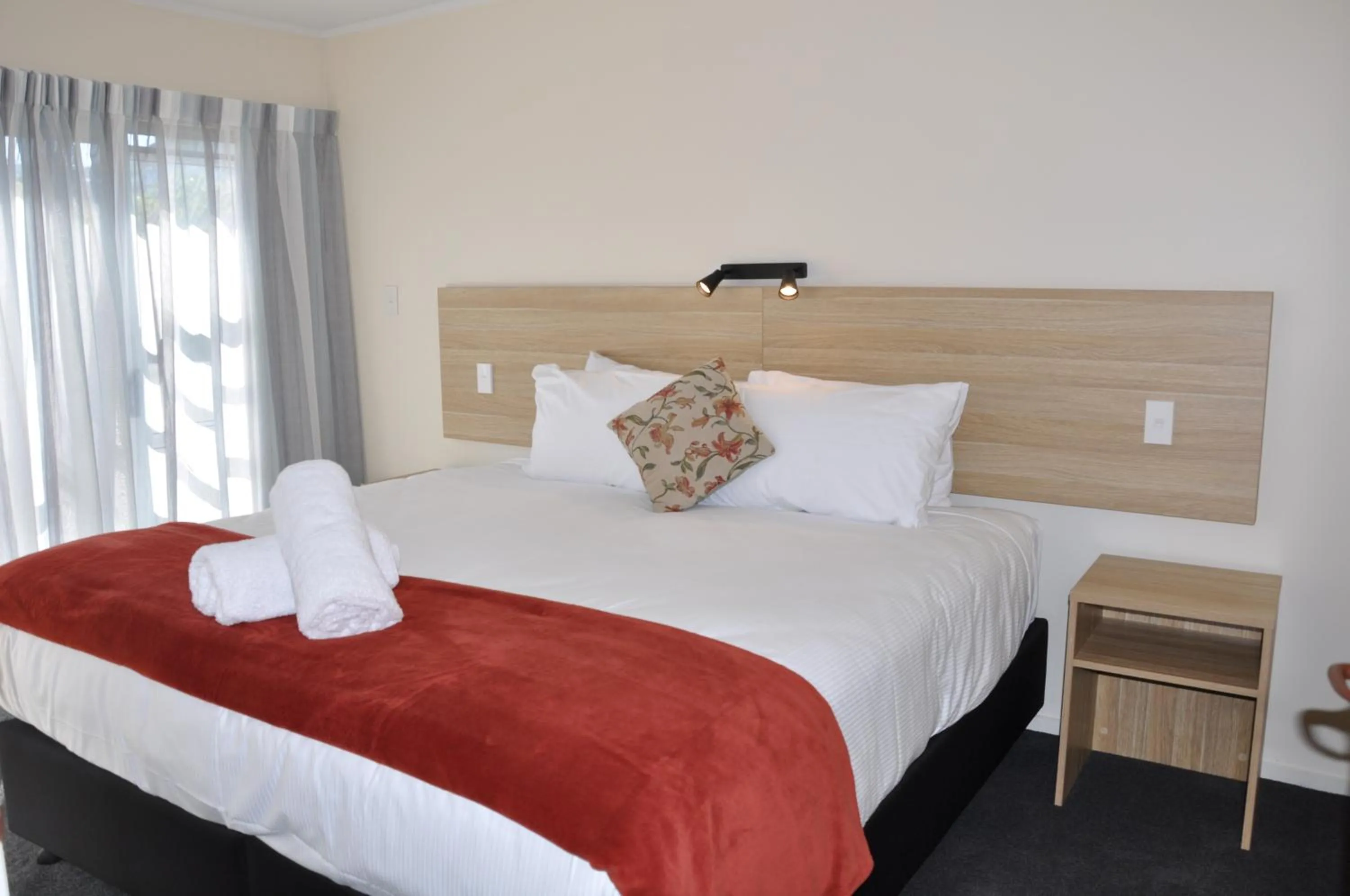 Two-Bedroom Apartment in Balmoral Motel