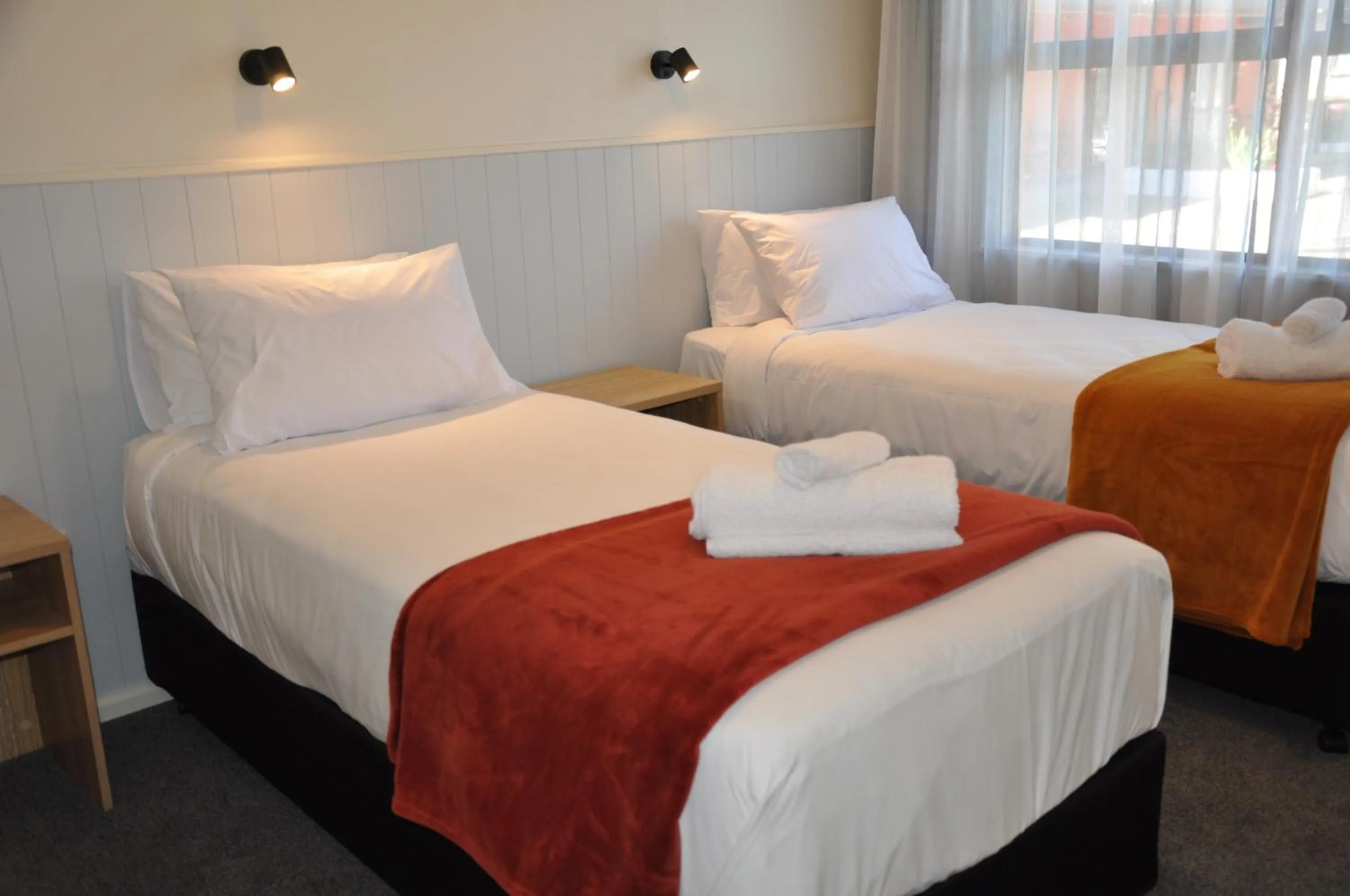 Two-Bedroom Apartment in Balmoral Motel