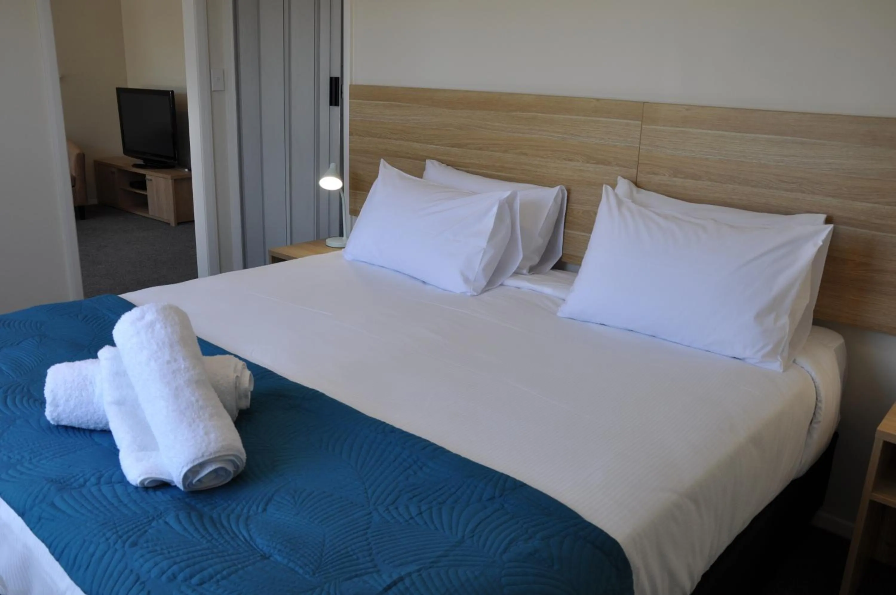 Bed in Balmoral Motel