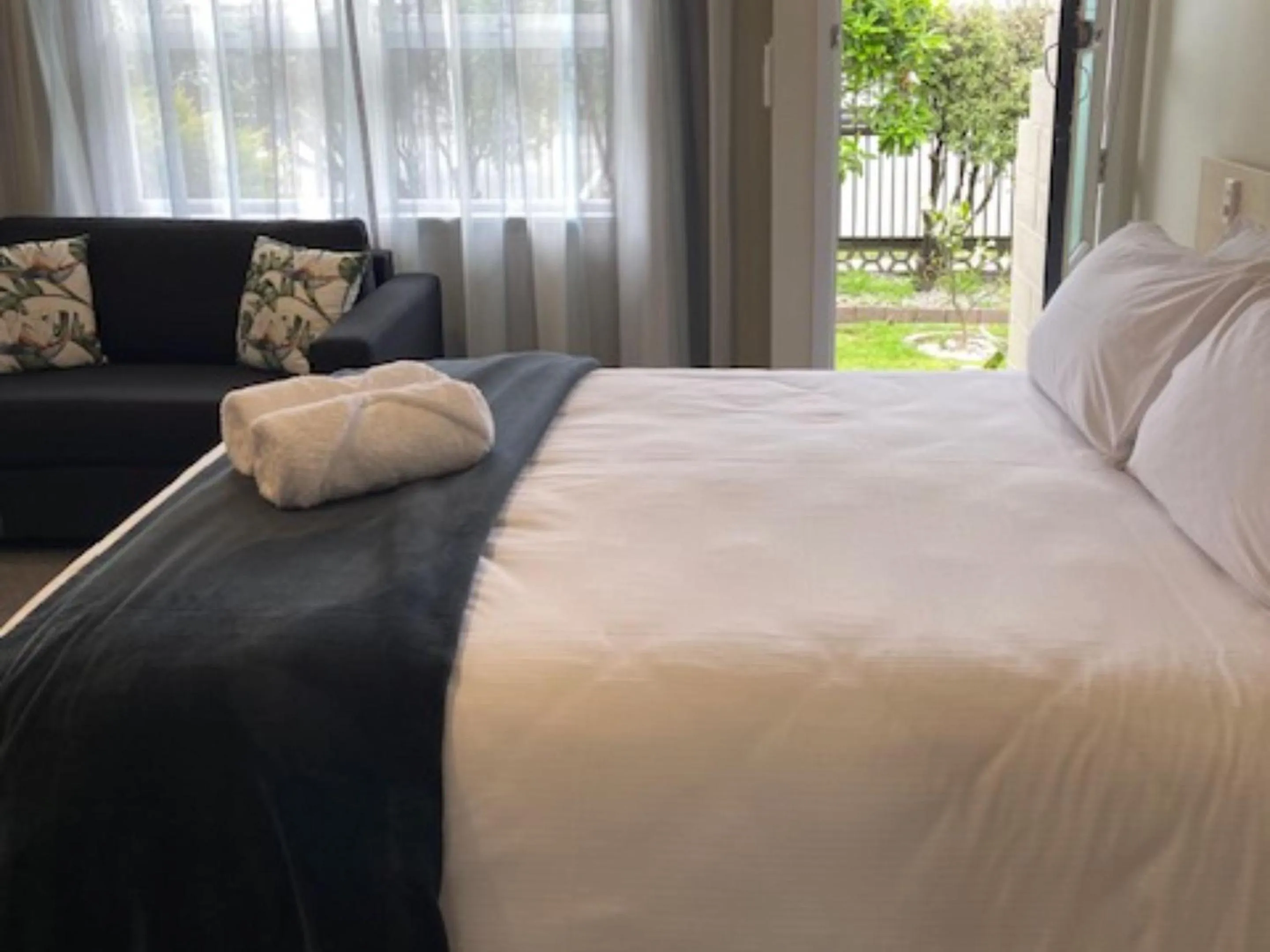 Bed in Balmoral Motel