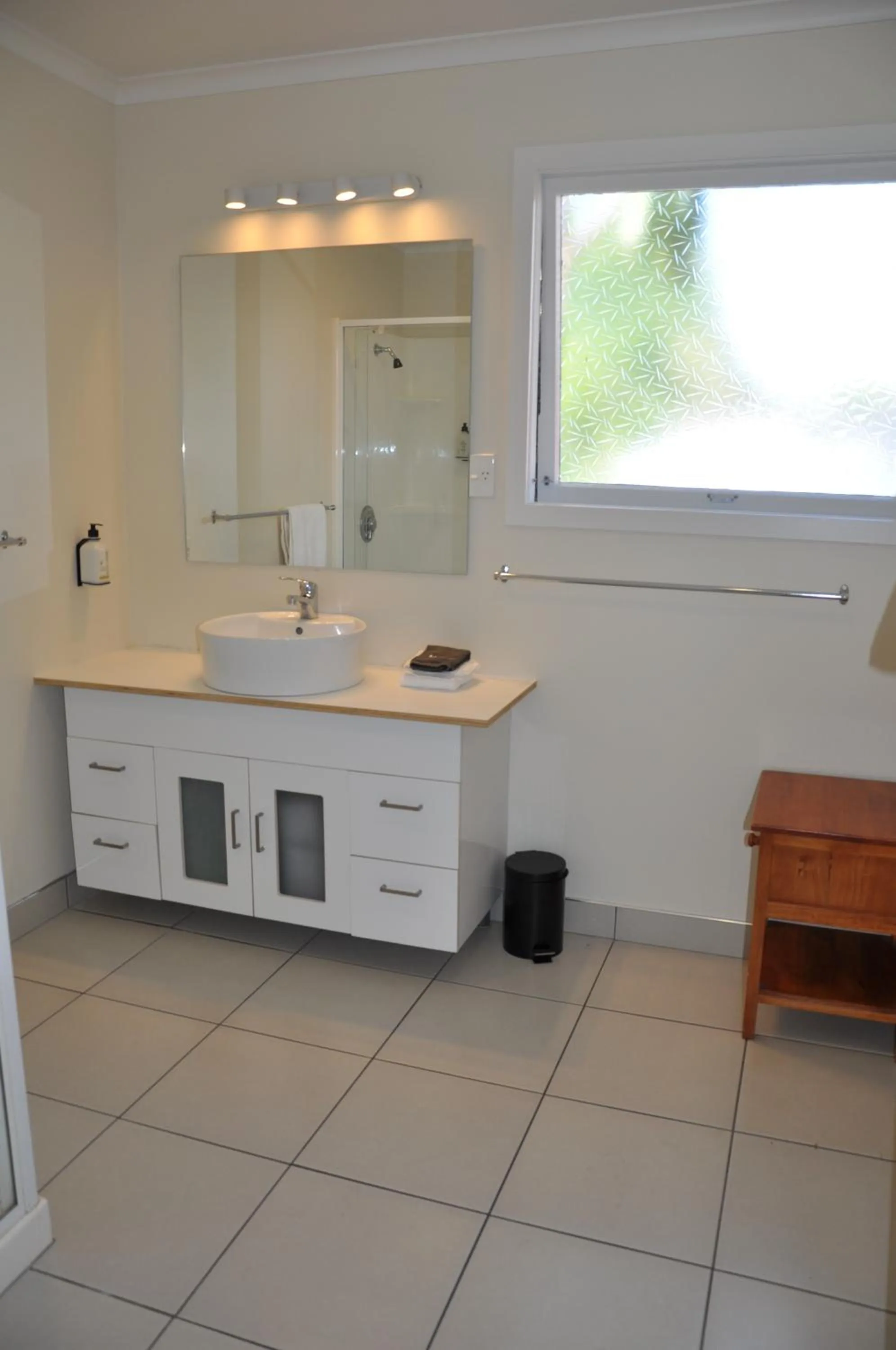 Bathroom in Balmoral Motel