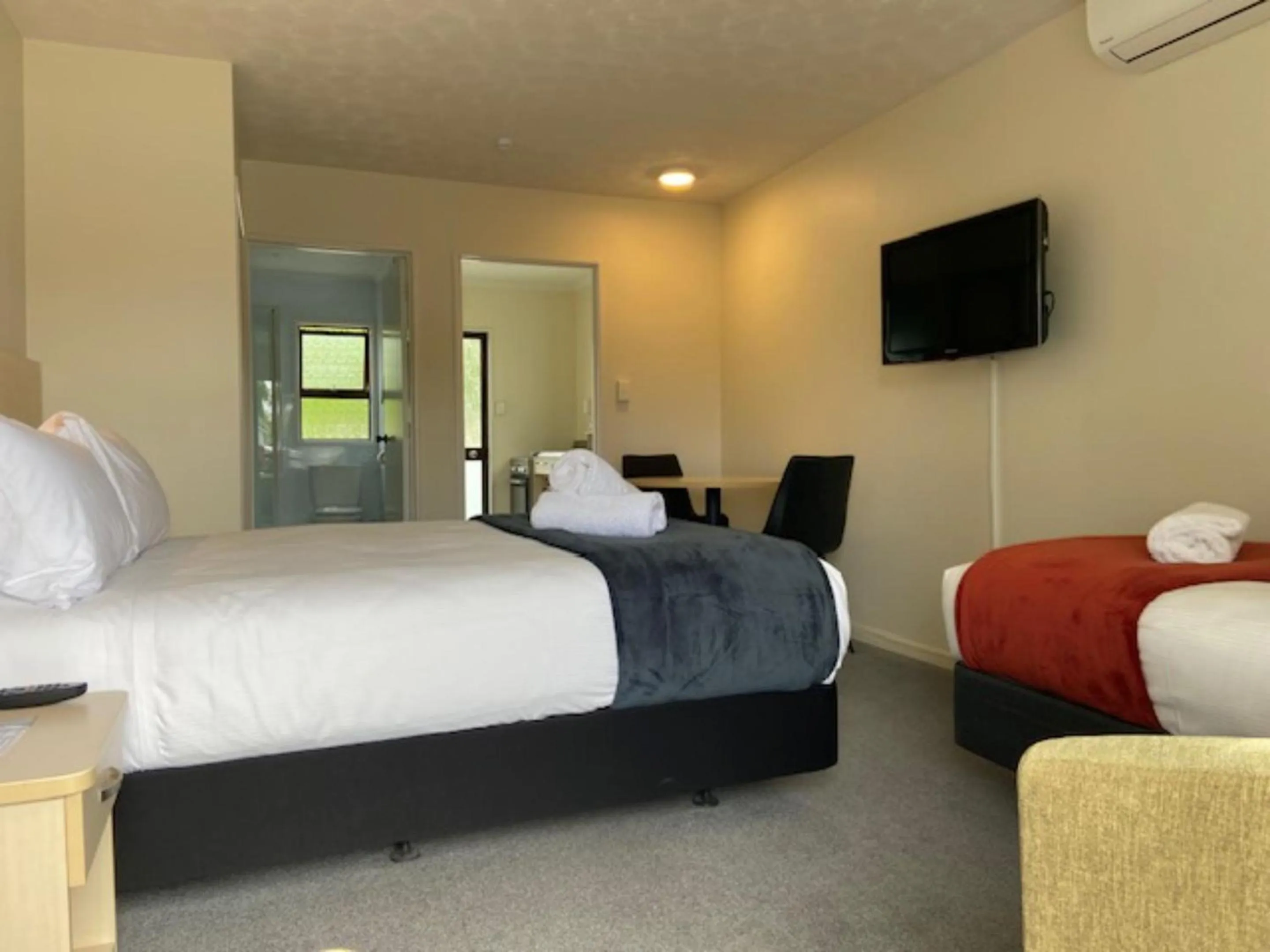 Bed in Balmoral Motel