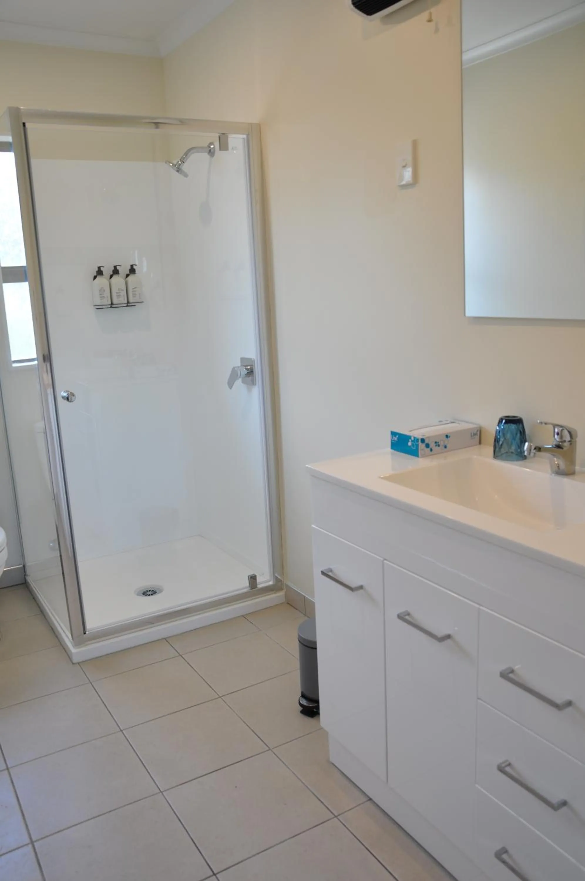 Bathroom in Balmoral Motel