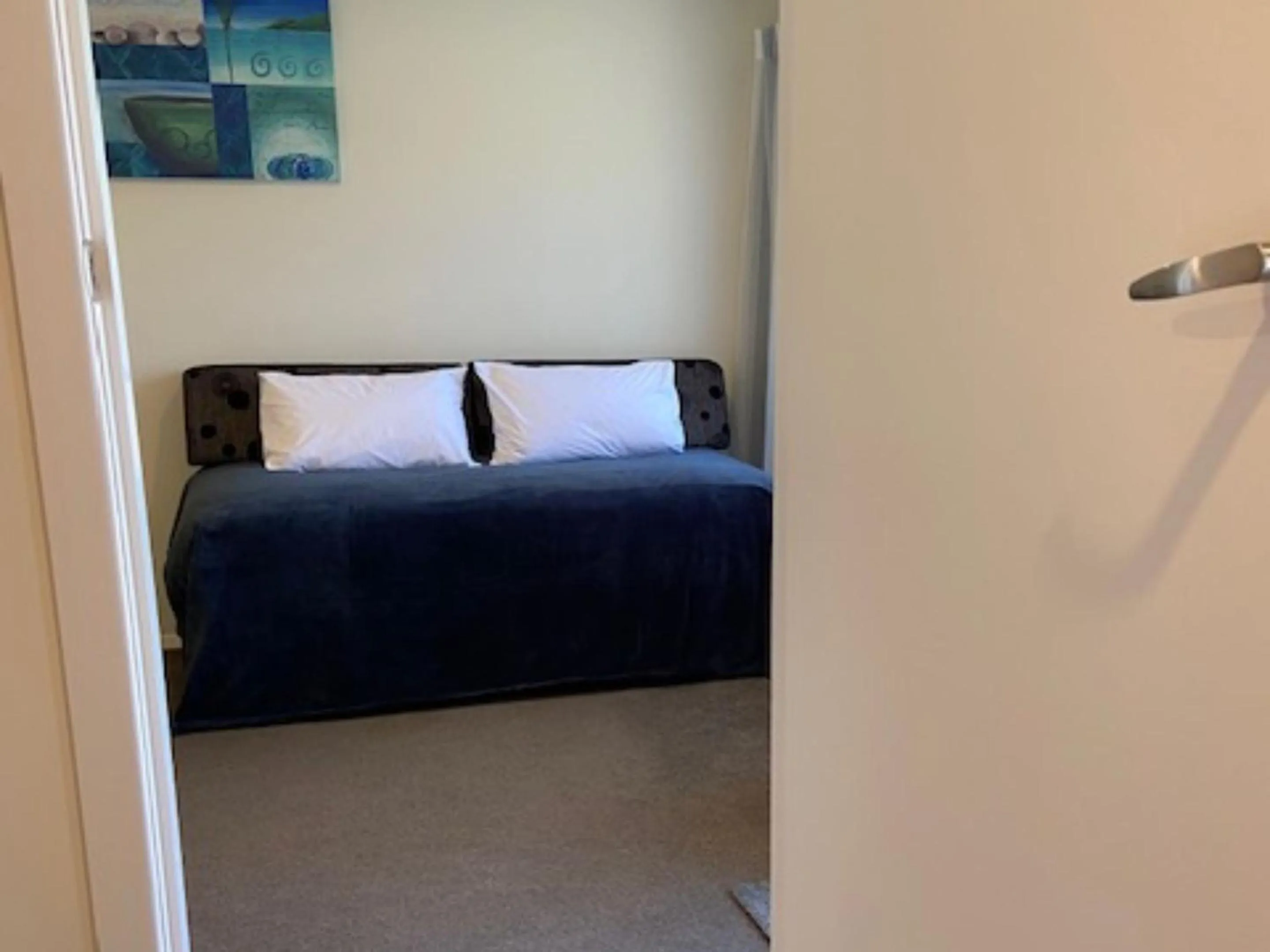 Living room, Bed in Balmoral Motel