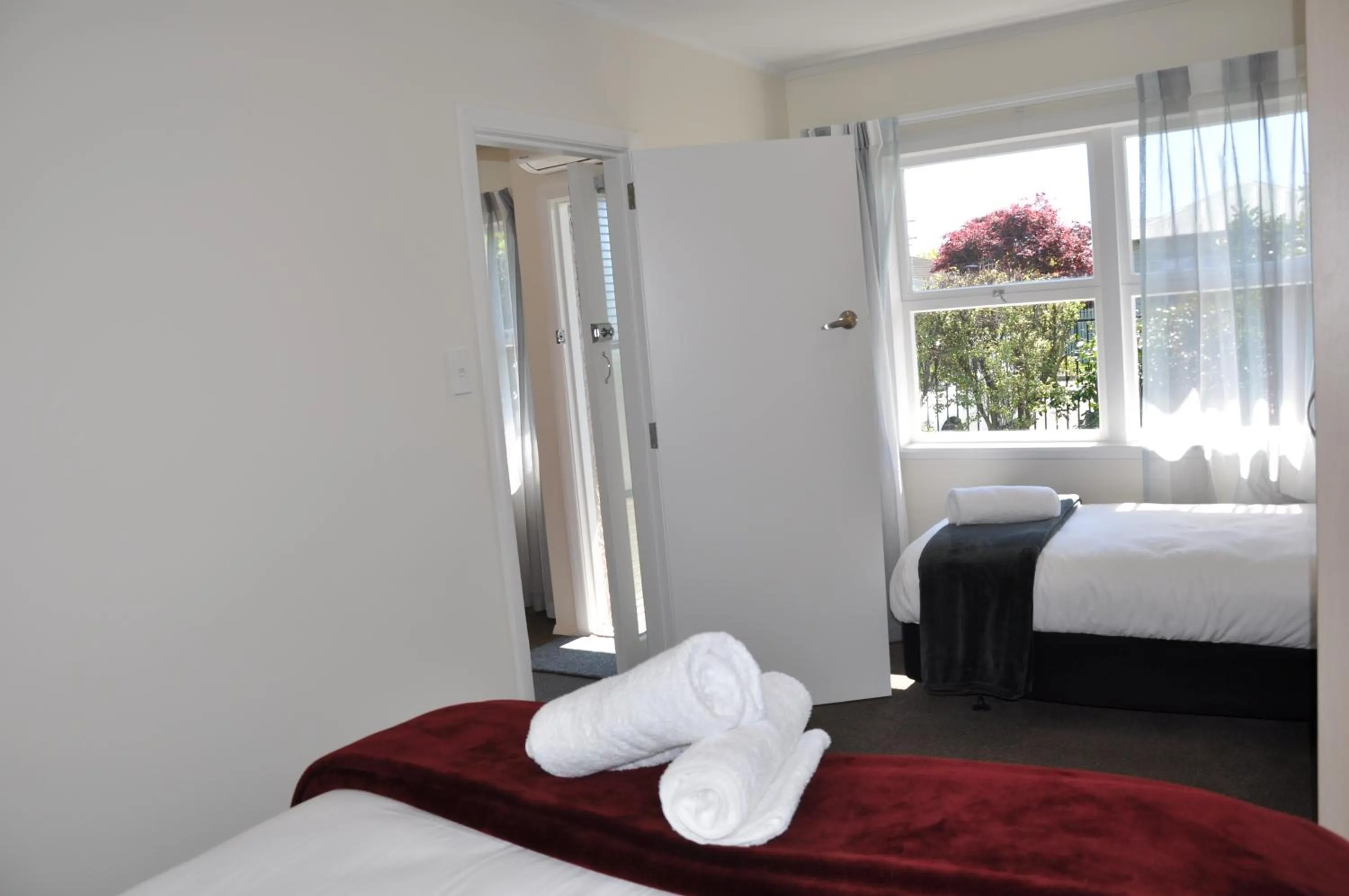 Bed in Balmoral Motel