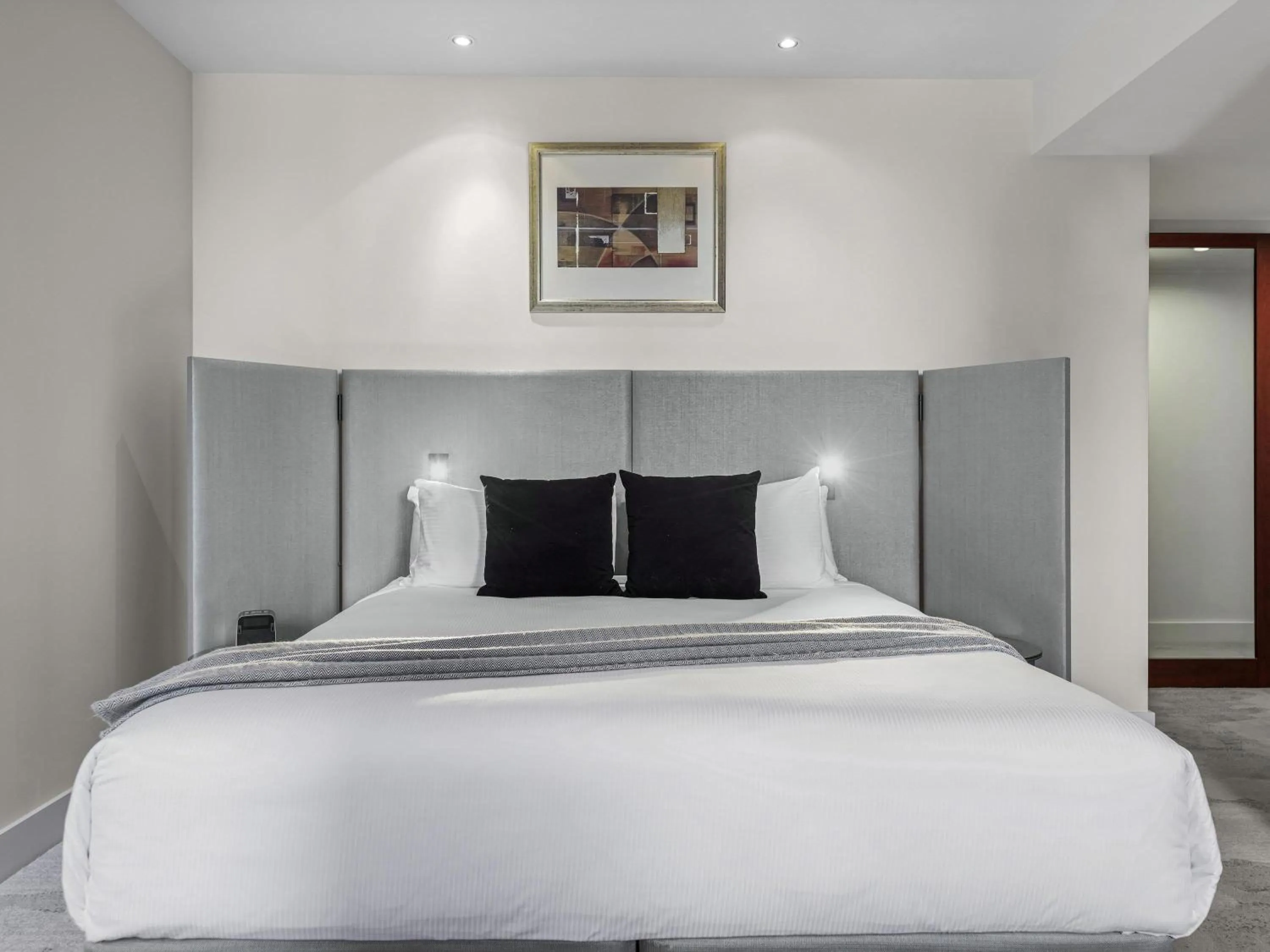 Bedroom, Bed in Peppers Waymouth Hotel