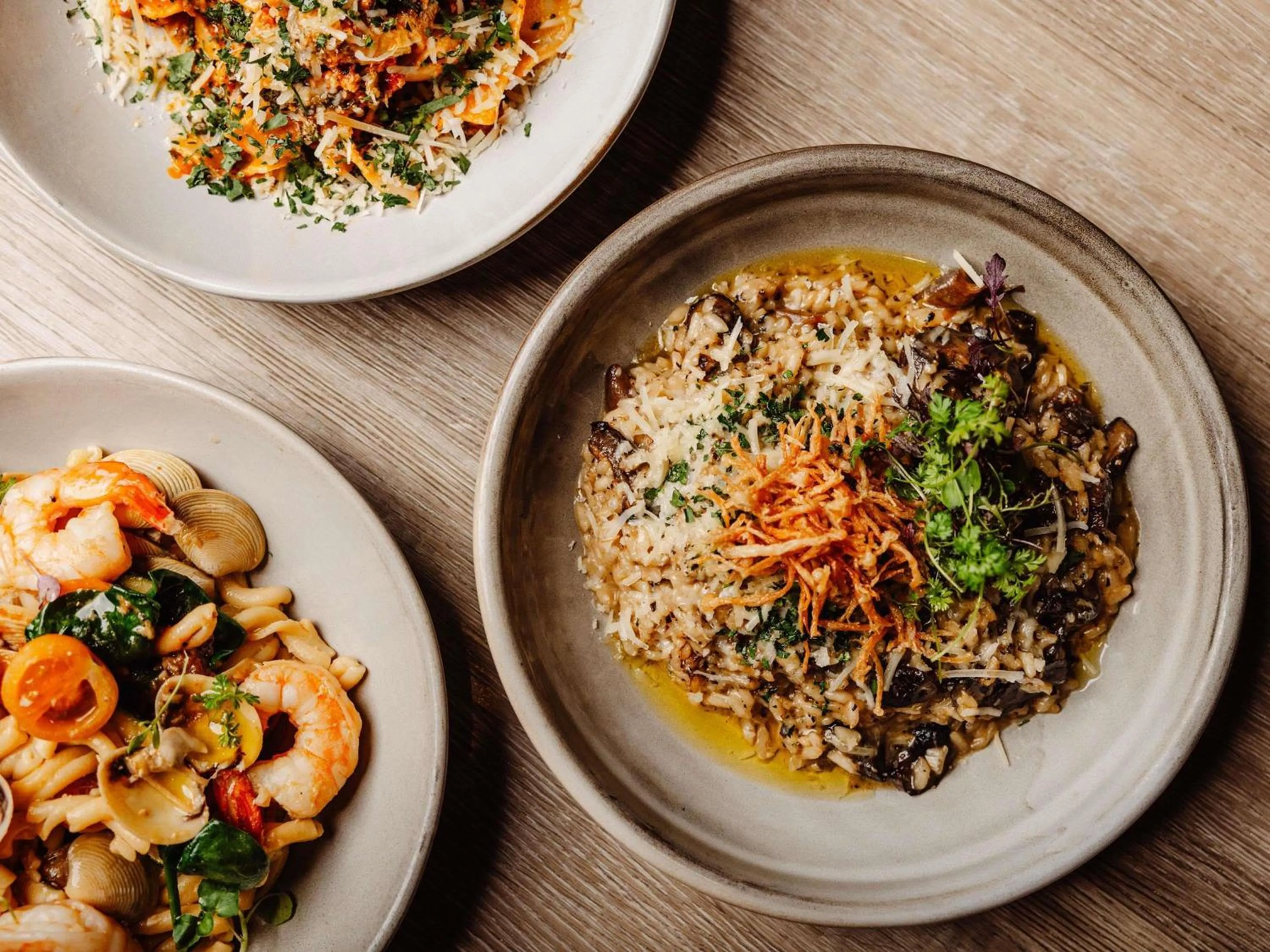 Restaurant/places to eat in Peppers Waymouth Hotel