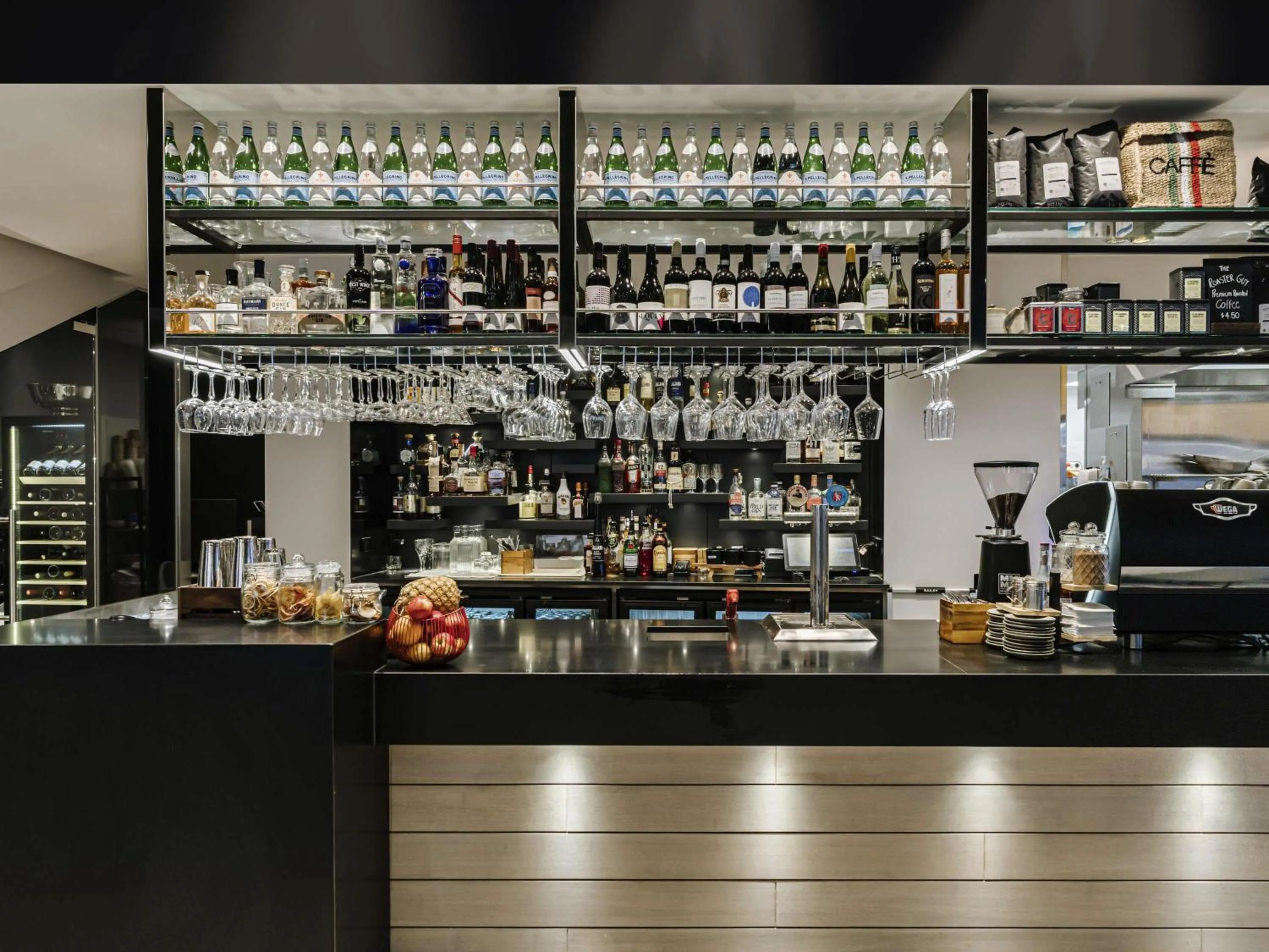 Lounge or bar in Peppers Waymouth Hotel