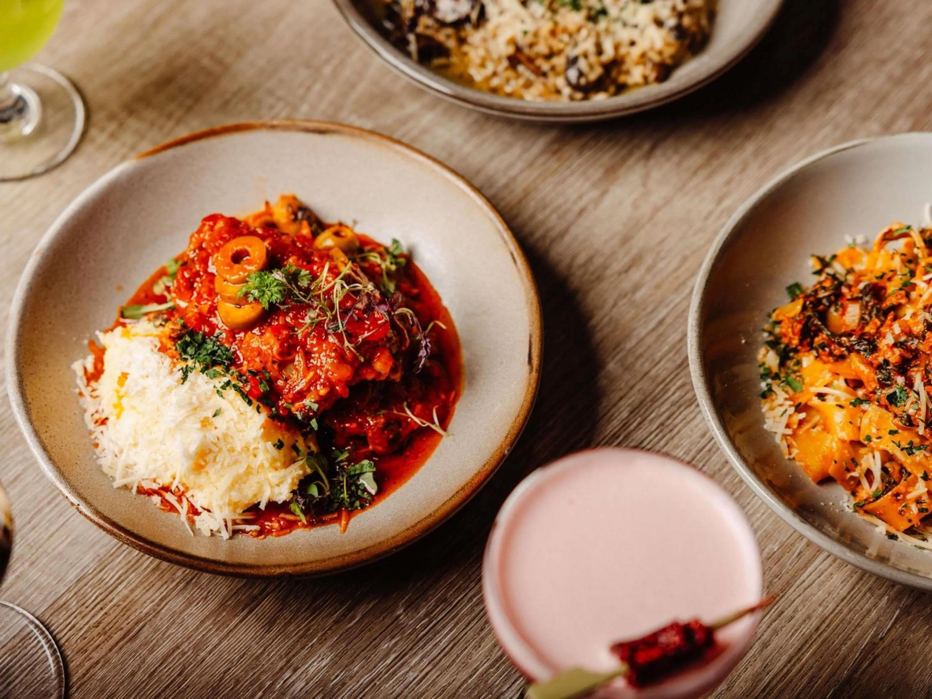 Restaurant/places to eat in Peppers Waymouth Hotel