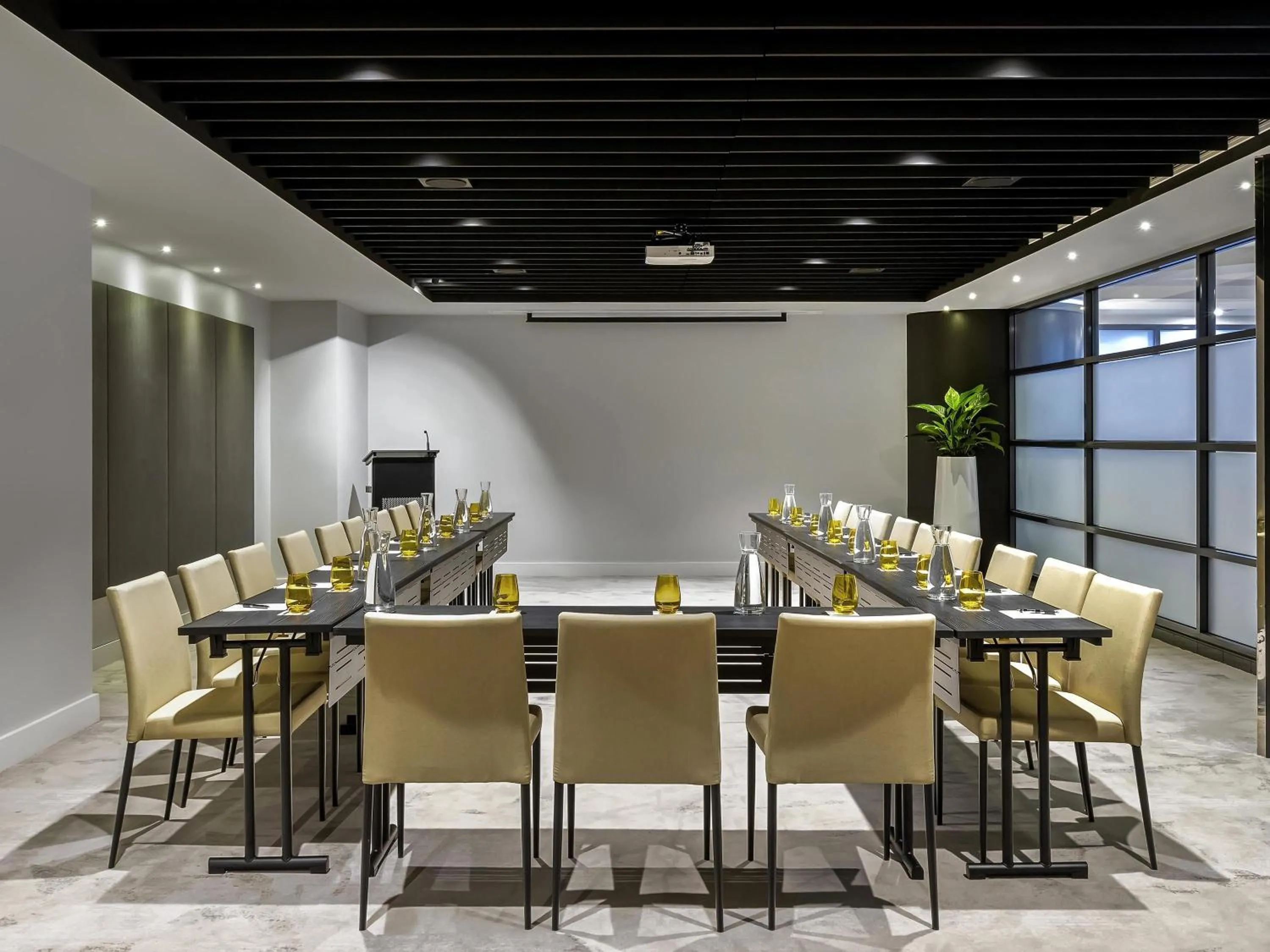 Meeting/conference room in Peppers Waymouth Hotel