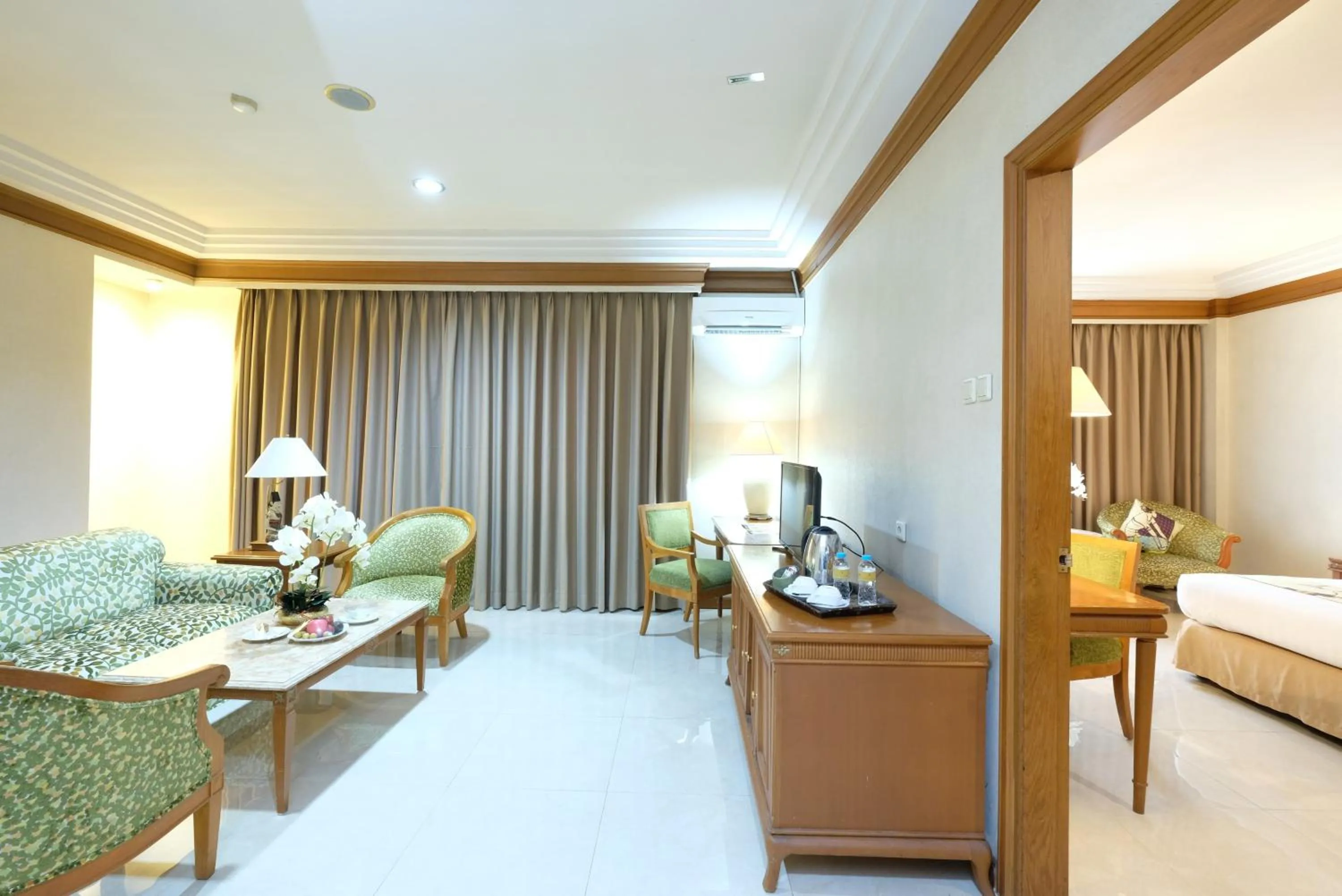 Living room, Bed in Kusuma Sahid Prince Hotel Solo